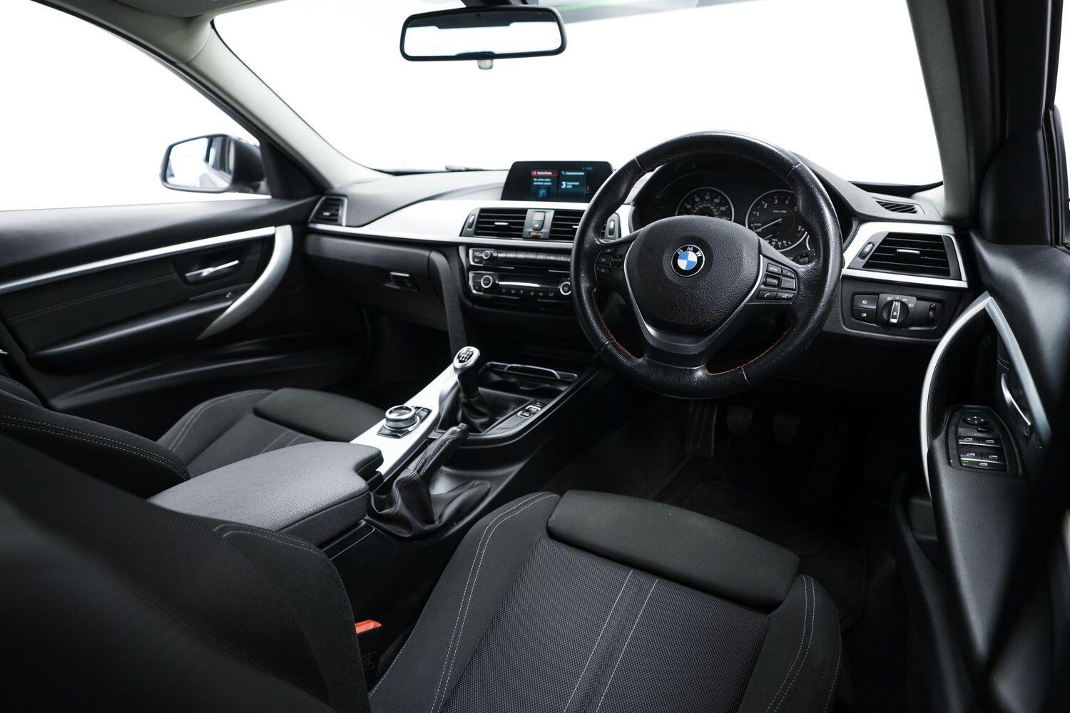 BMW 3 Series view 8