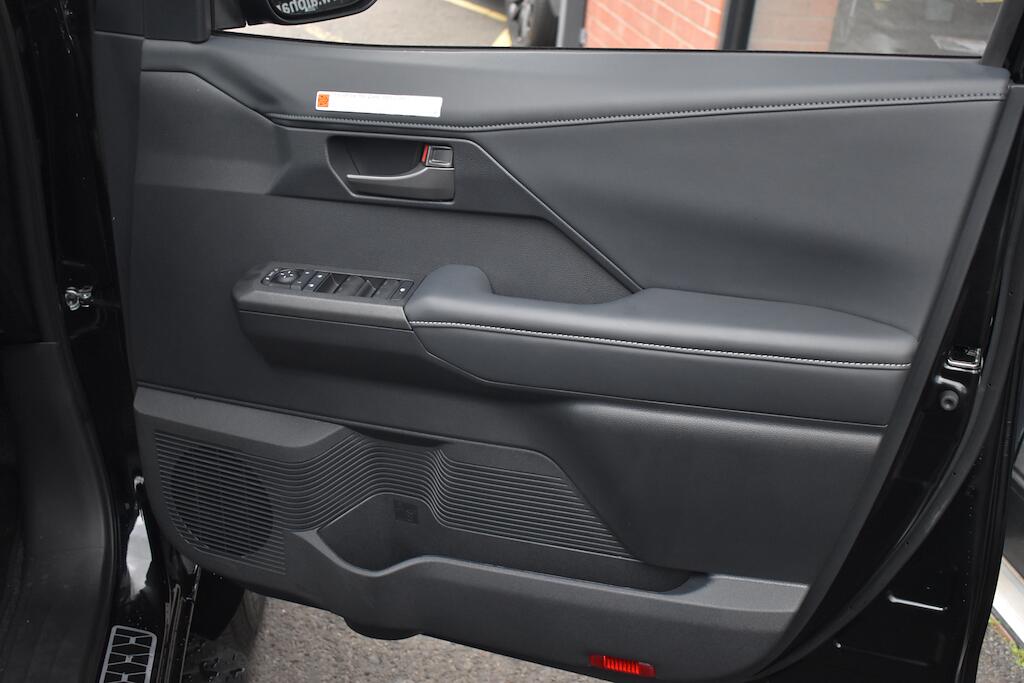 Toyota Hilux view 29