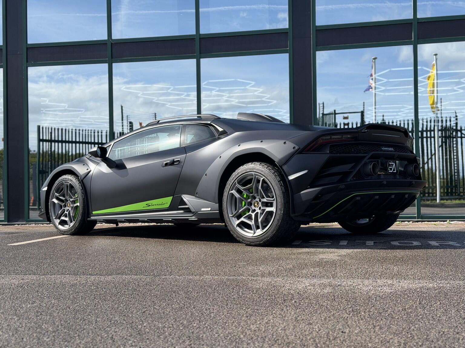 Lamborghini Huracan view 28