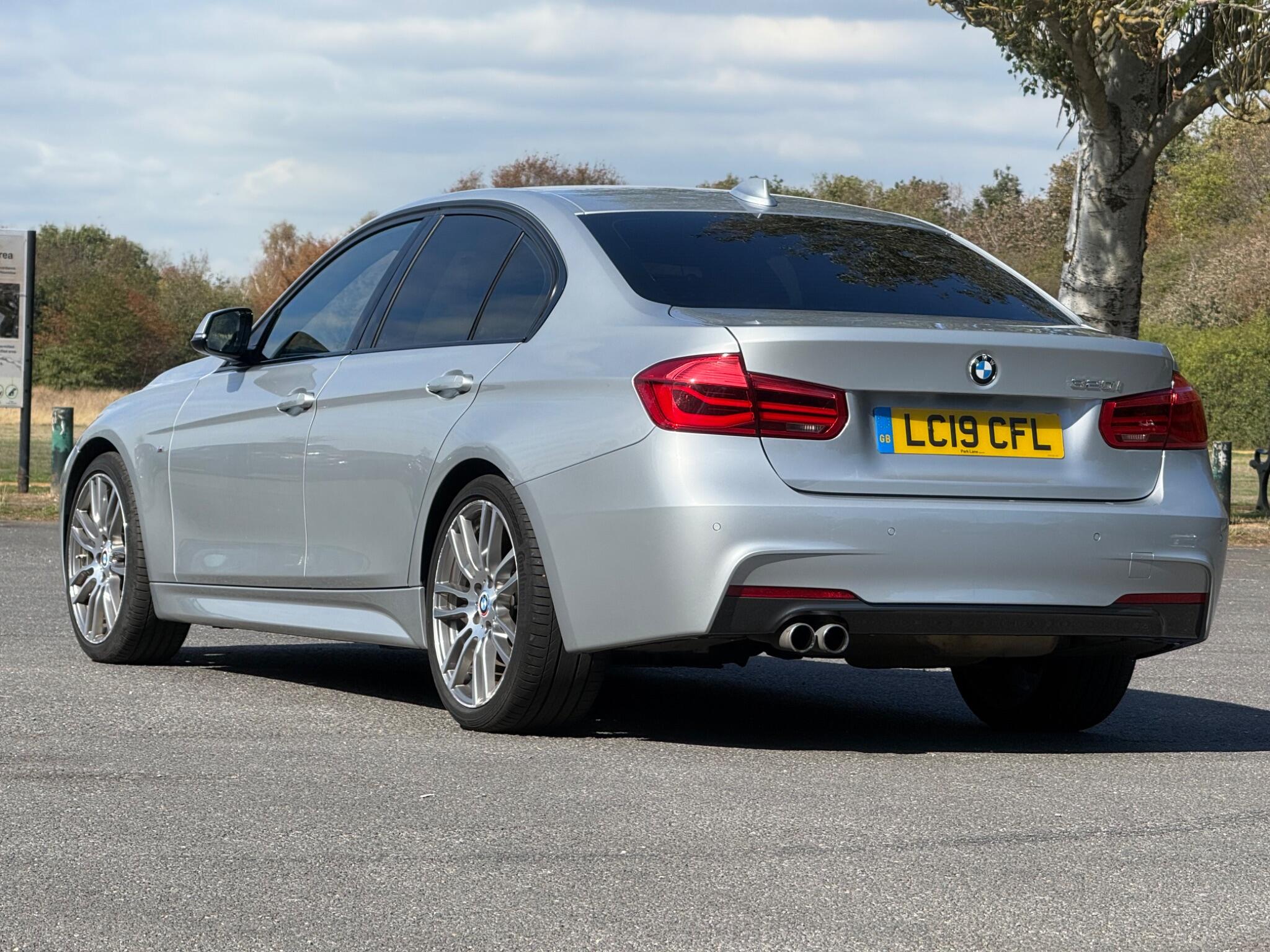 BMW 3 Series view 14