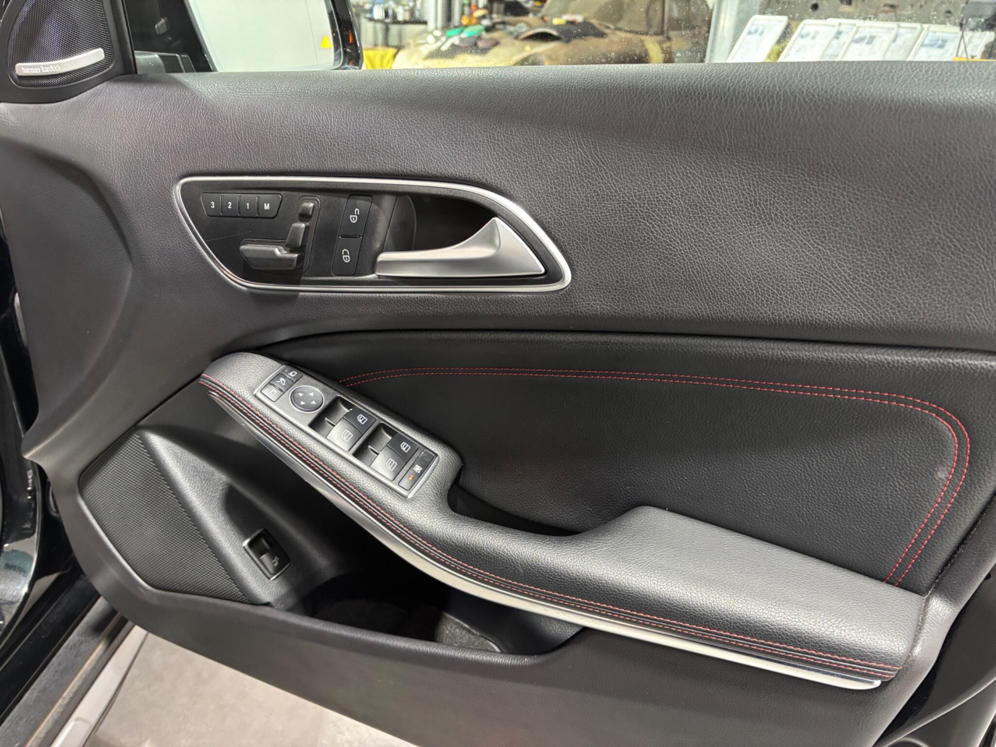 Mercedes-Benz Gla view 22