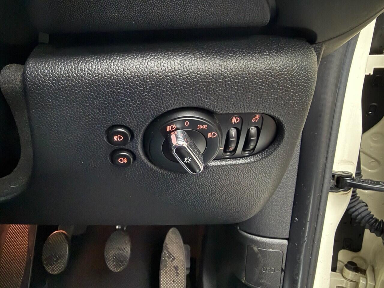 Mini Cooper view 24