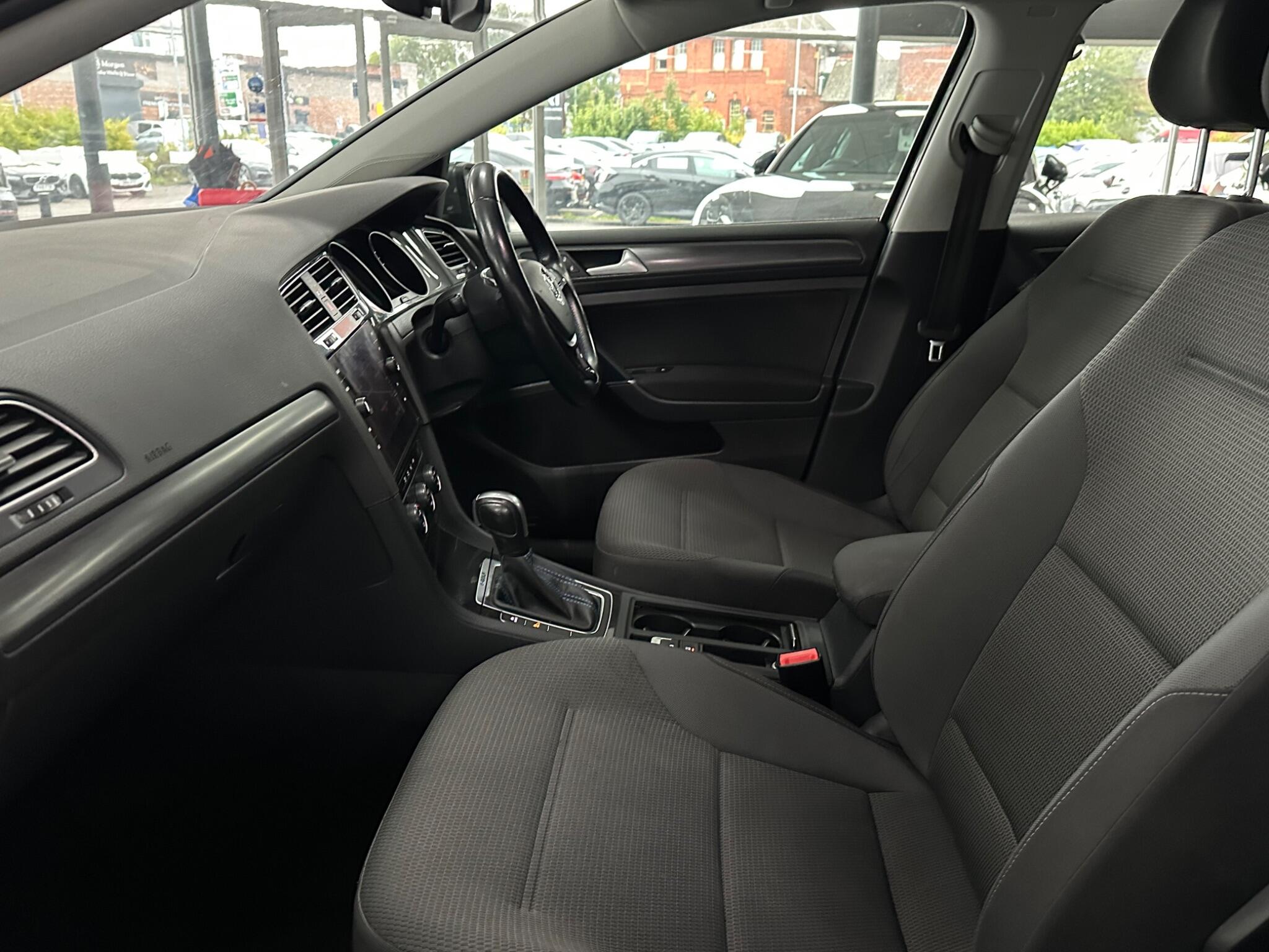 Volkswagen E-Golf view 38