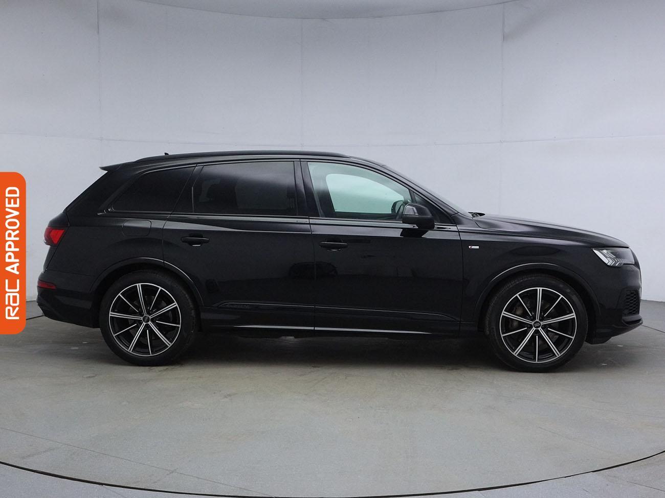 Audi Q7 view 6