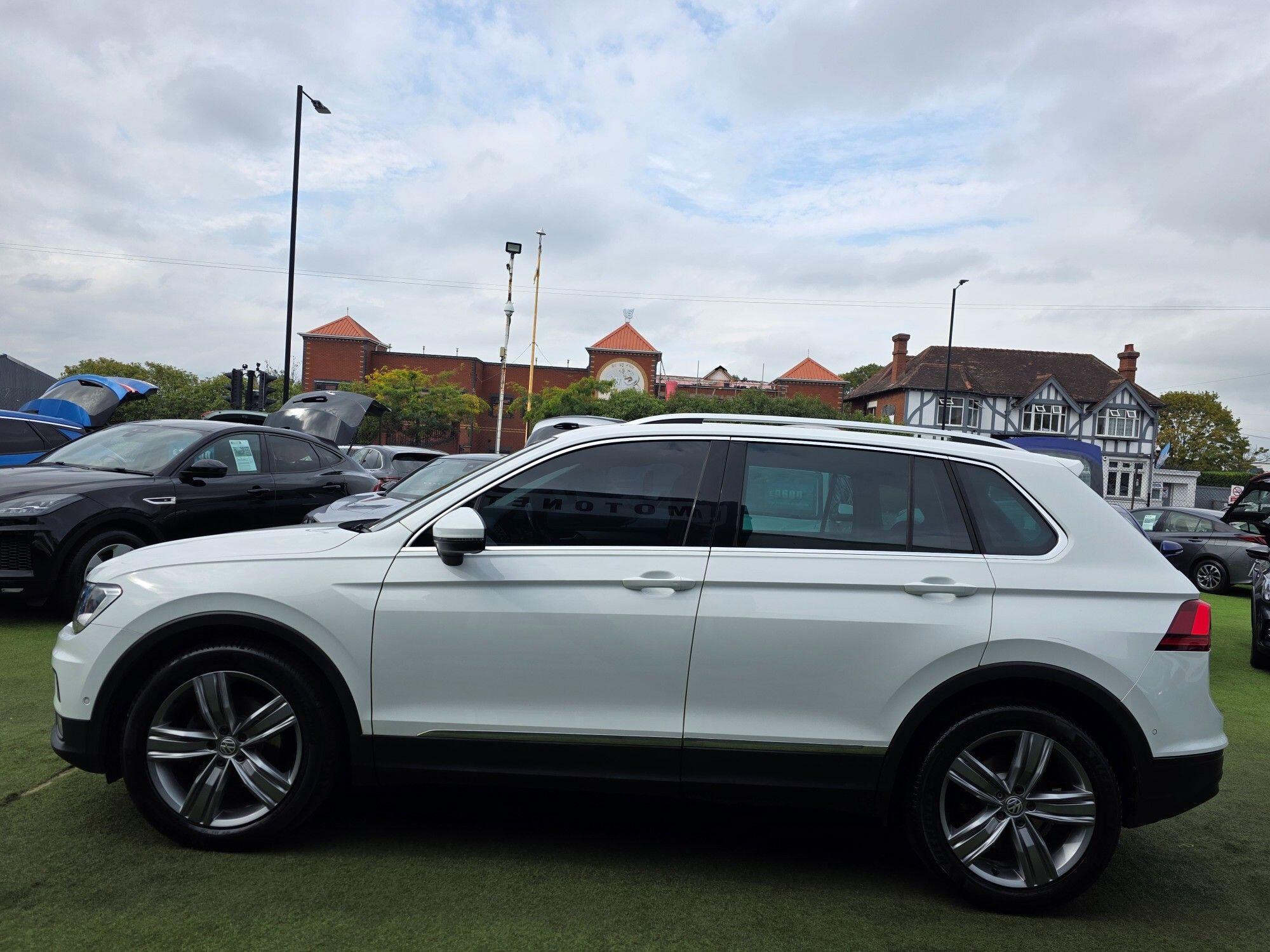 Volkswagen Tiguan view 6