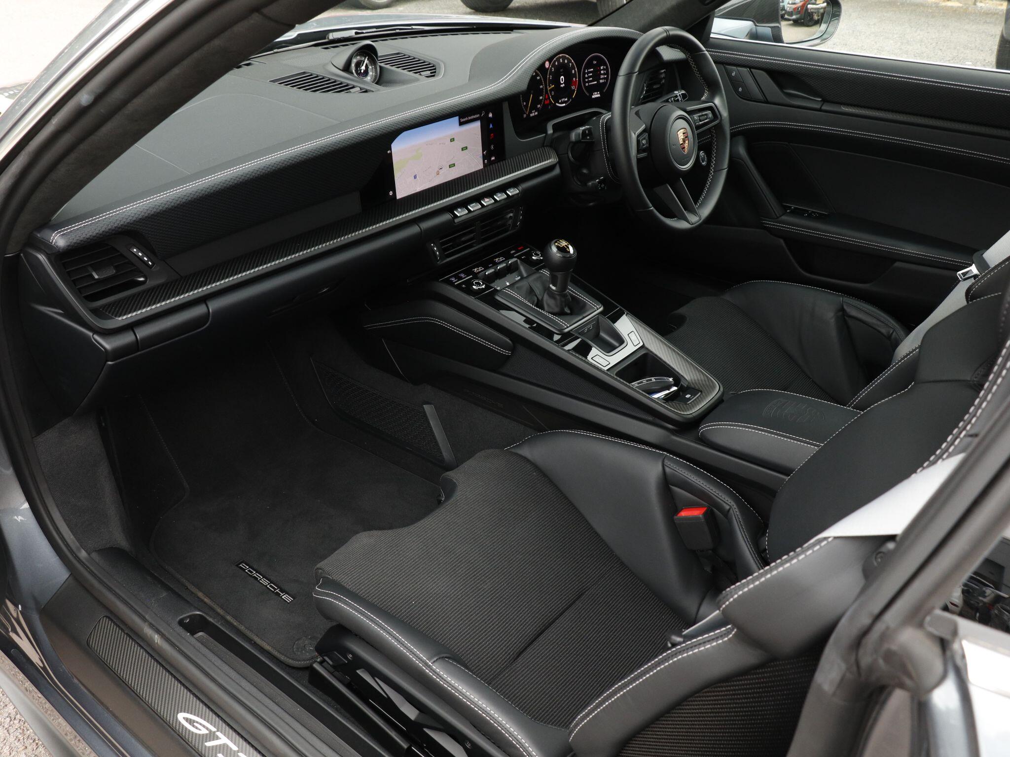 Porsche 911 view 9