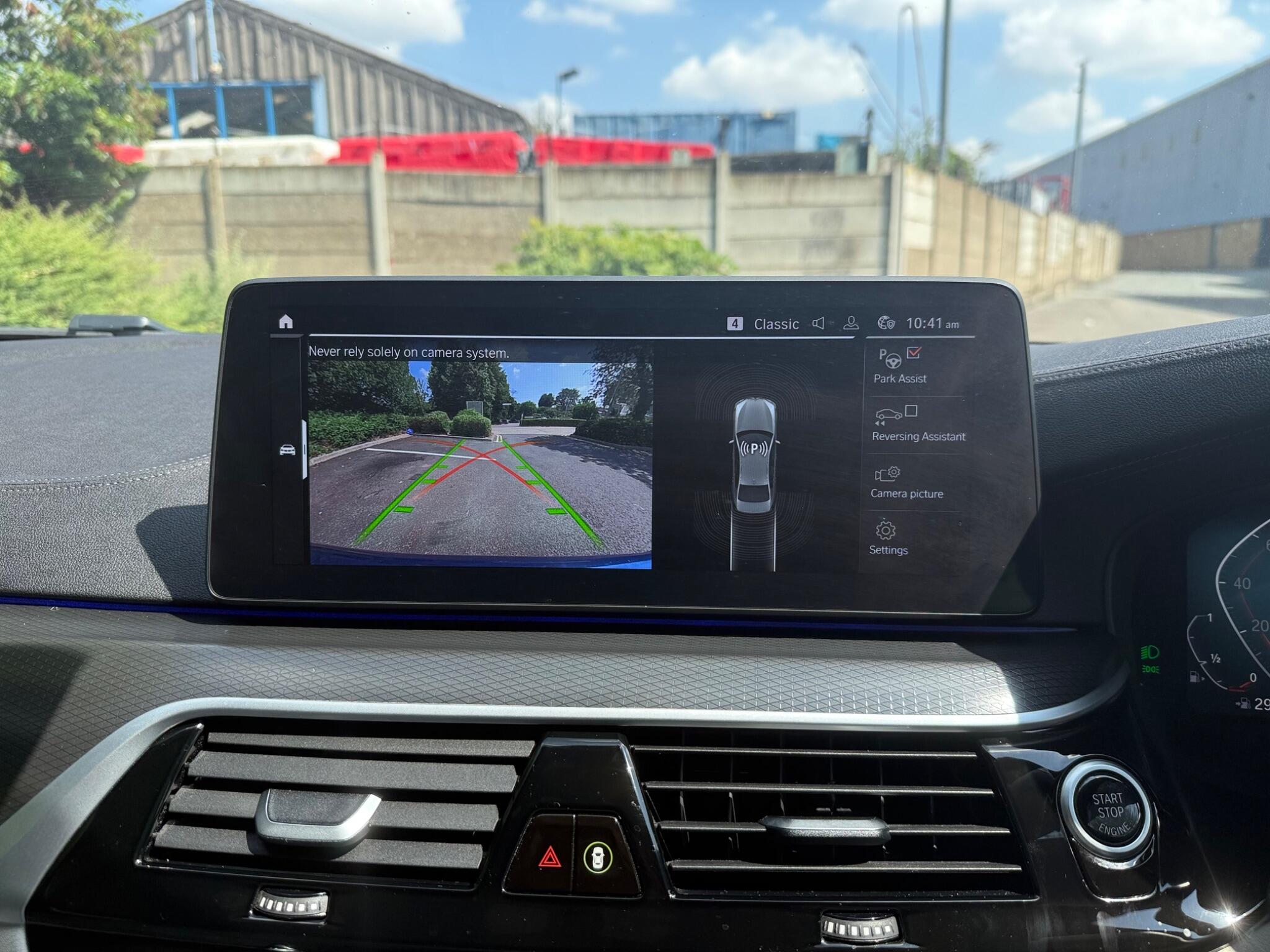 BMW 5 Series view 14