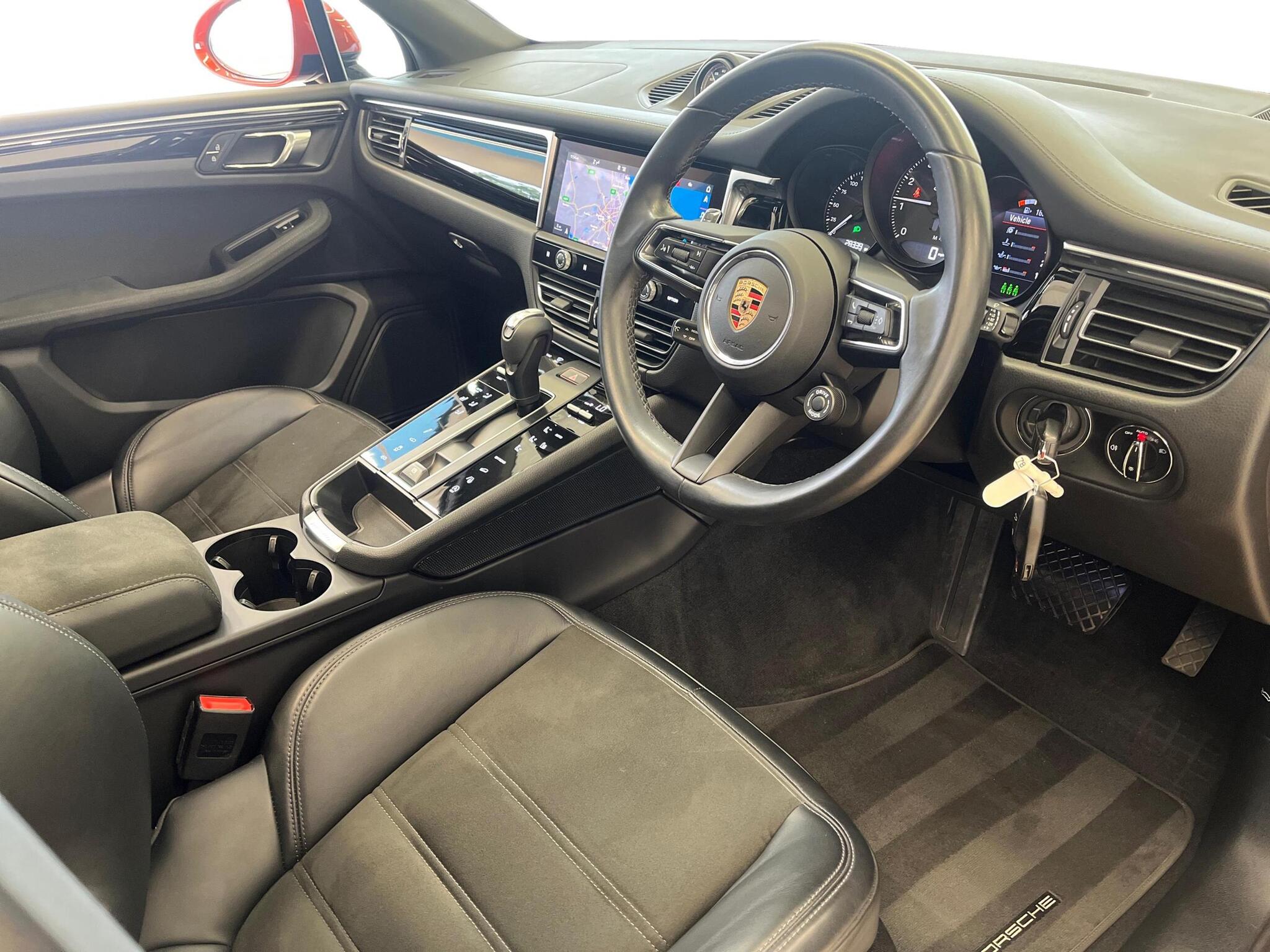 Porsche Macan view 10