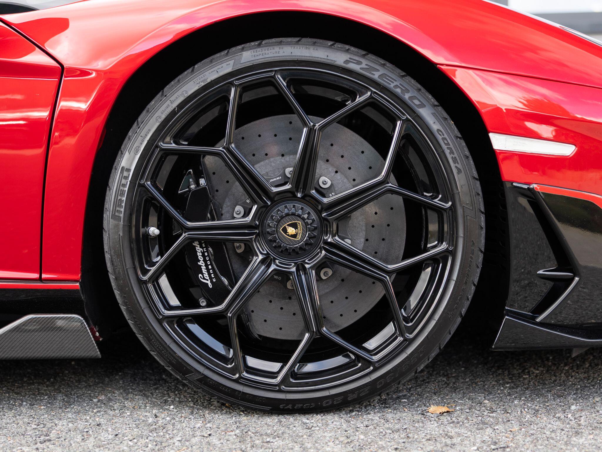 Lamborghini Aventador view 9