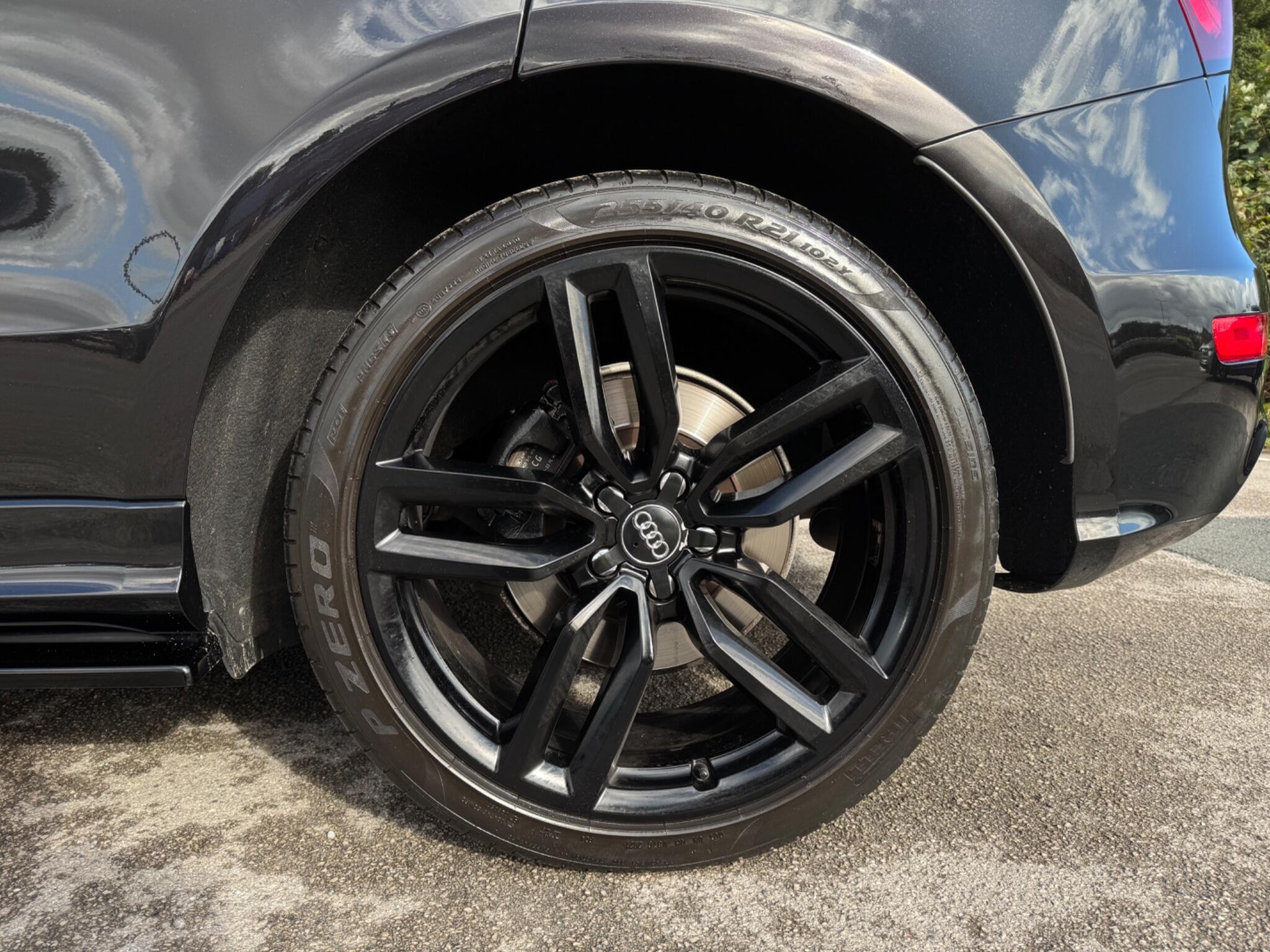 Audi SQ5 view 12