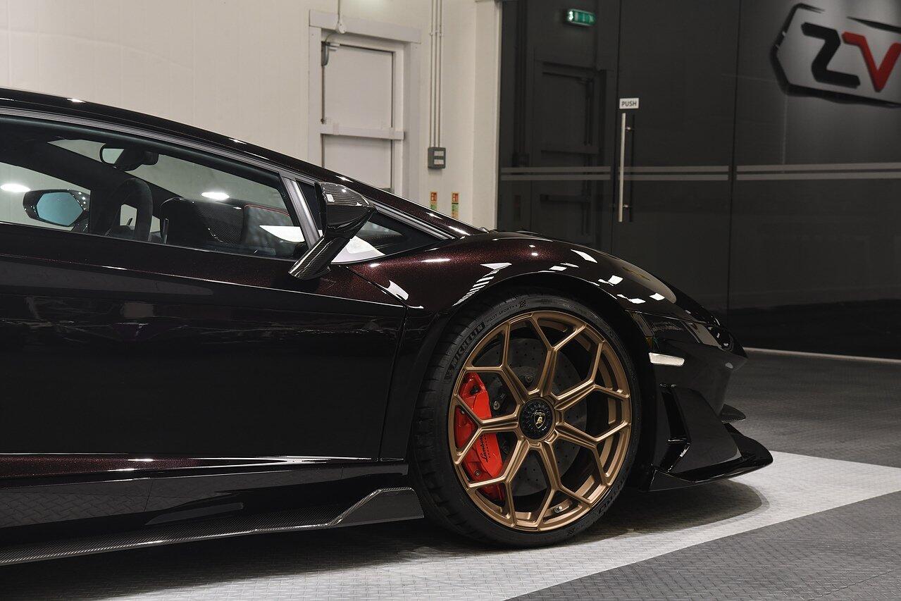 Lamborghini Aventador view 32