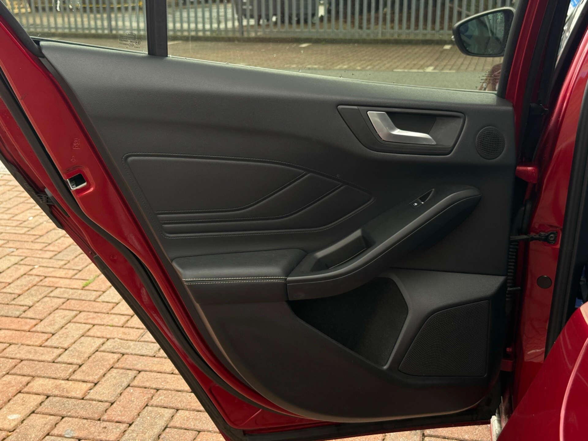 Ford Focus view 40