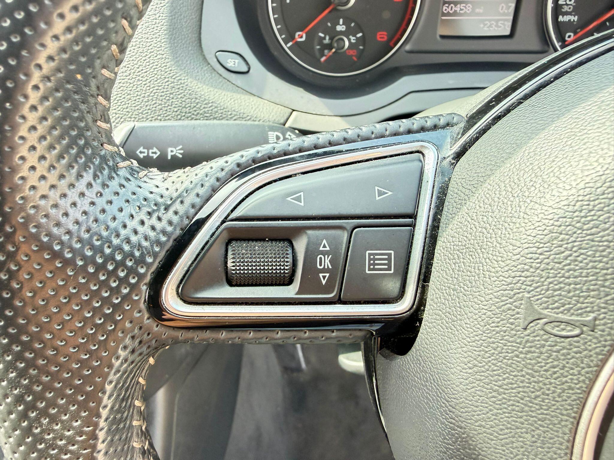 Audi Q3 view 23