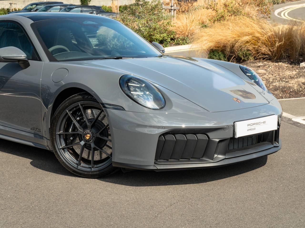 Porsche 911 view 15
