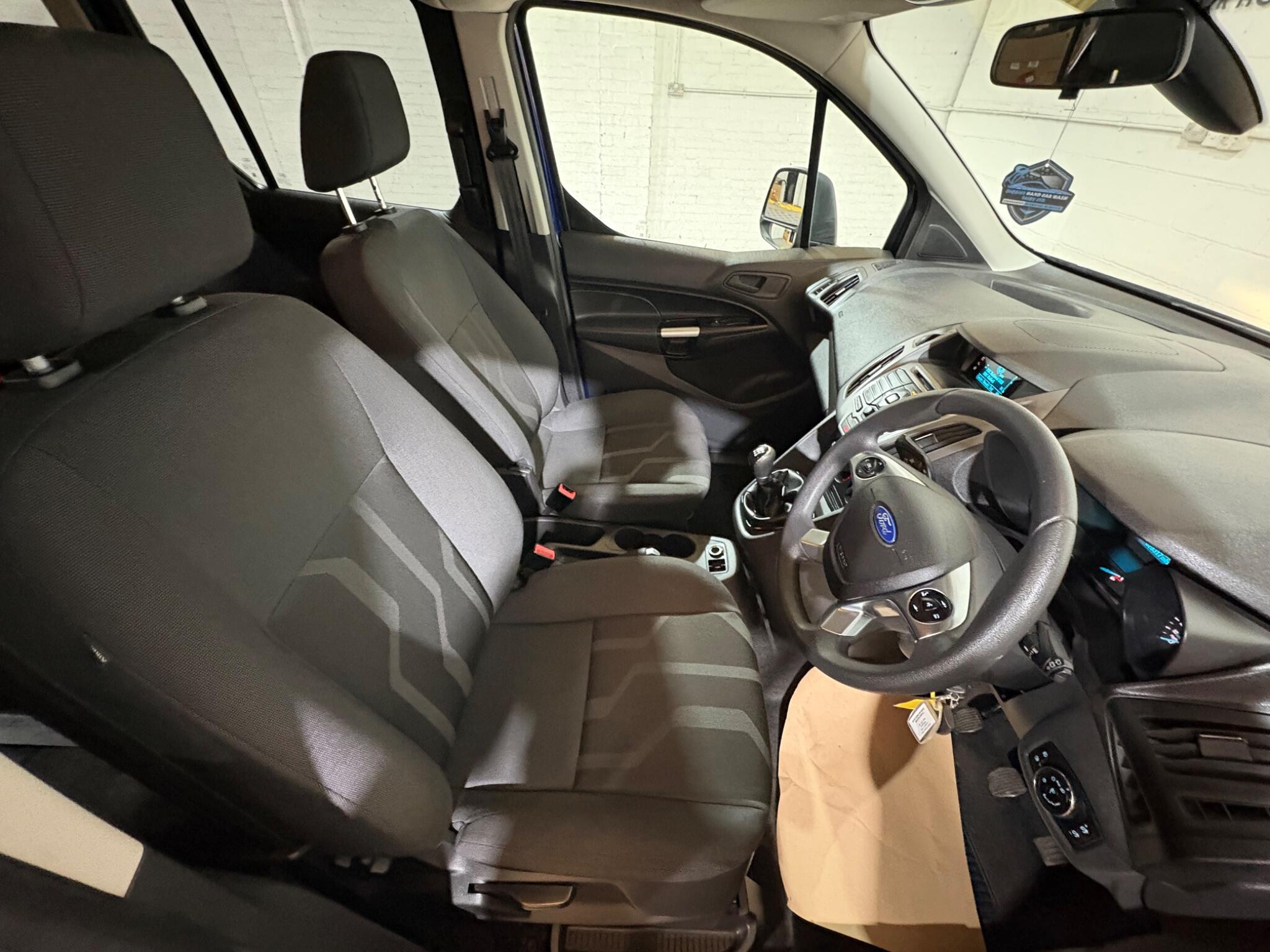 Ford Tourneo Connect view 37