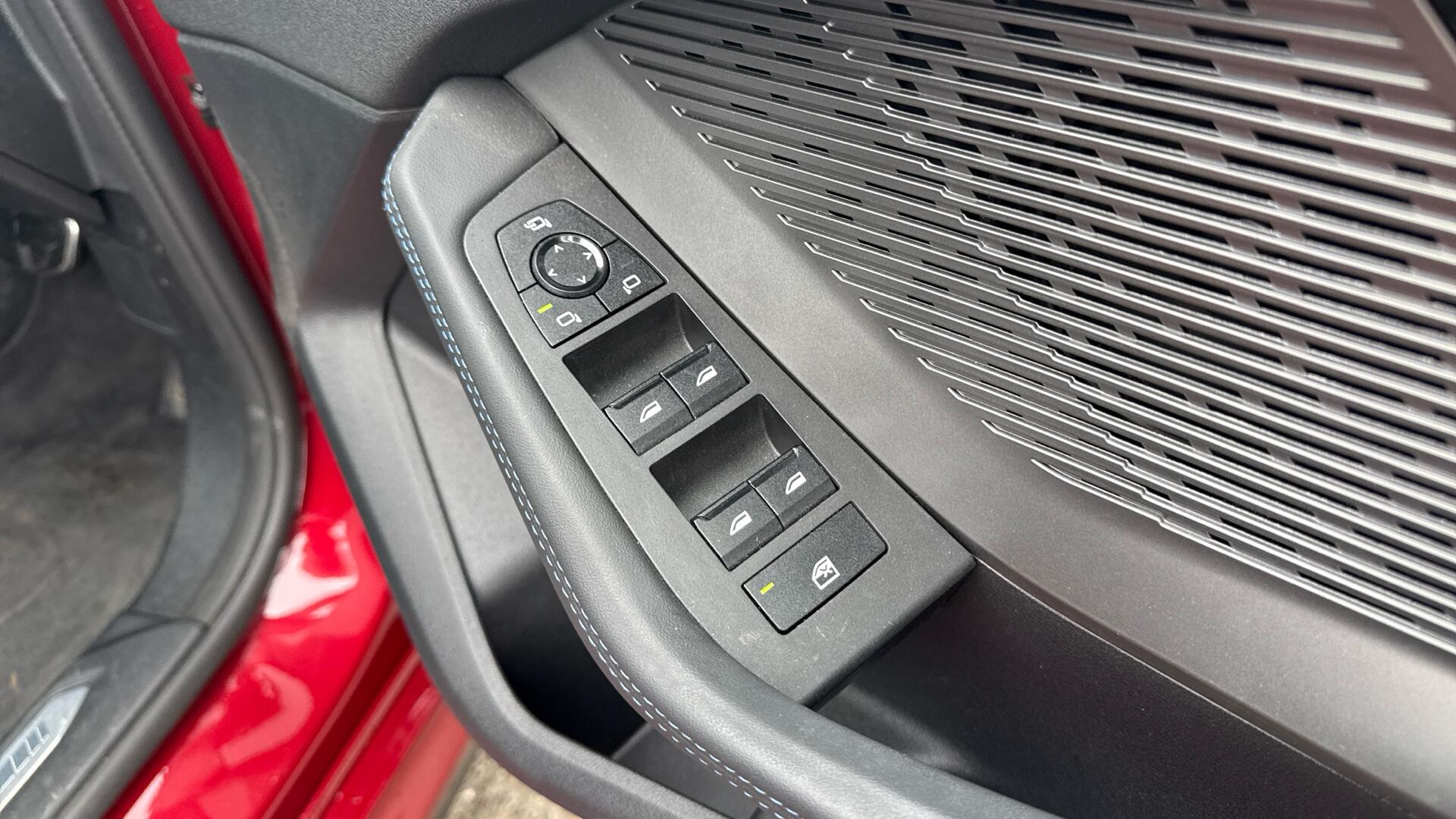 BMW 1 Series view 33