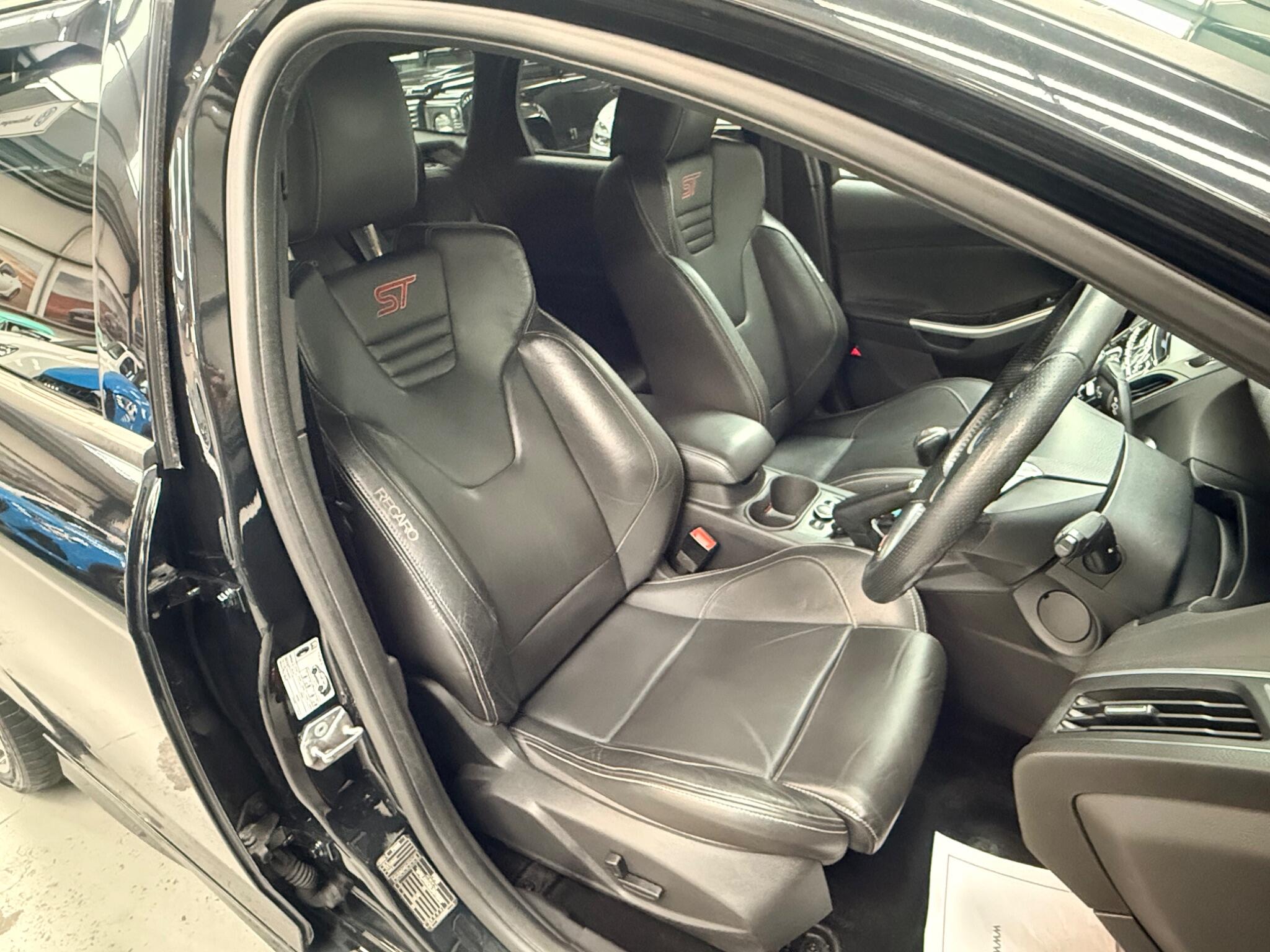 Ford Focus view 11