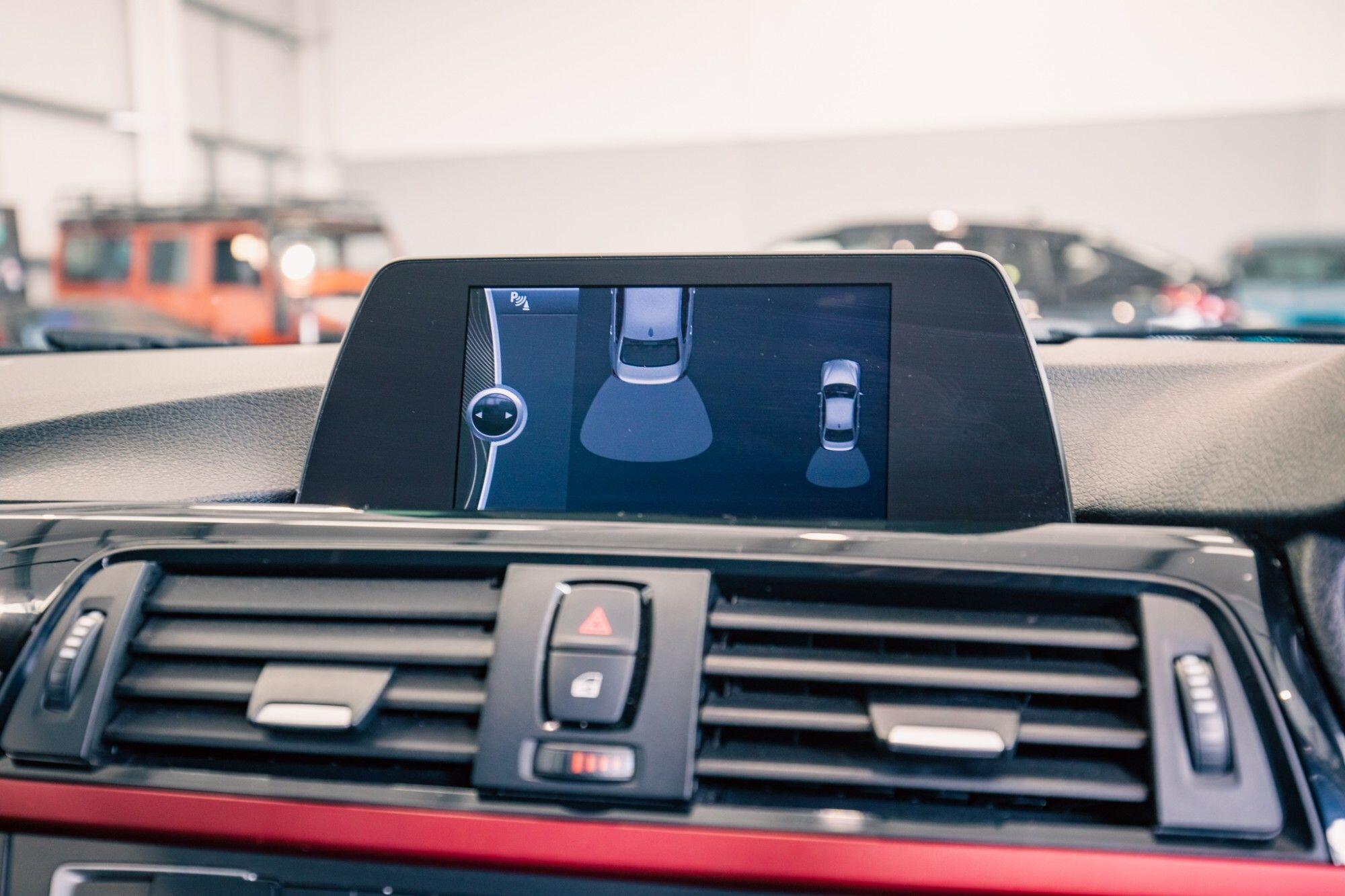 BMW 3 Series view 20
