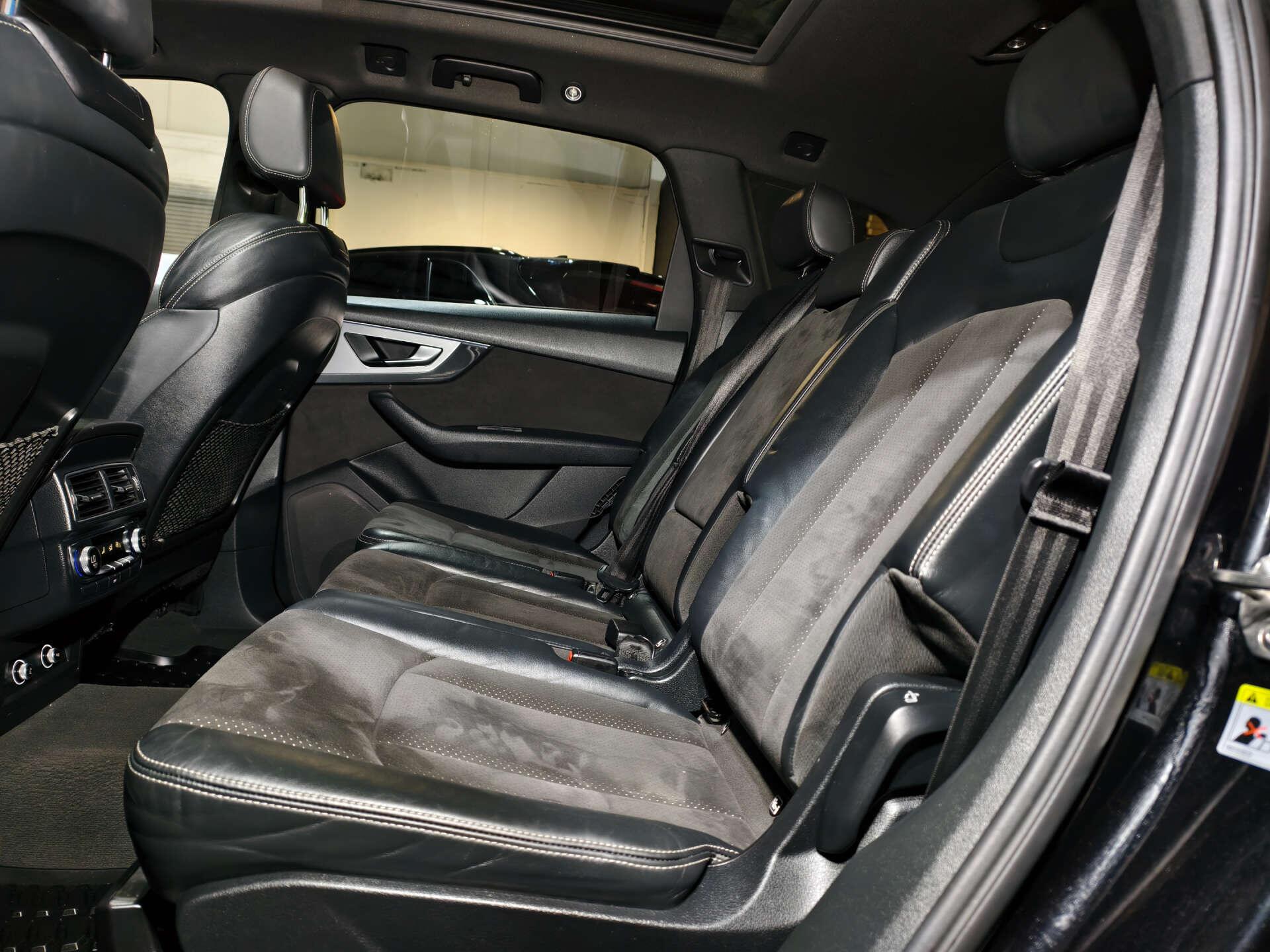 Audi Q7 view 26