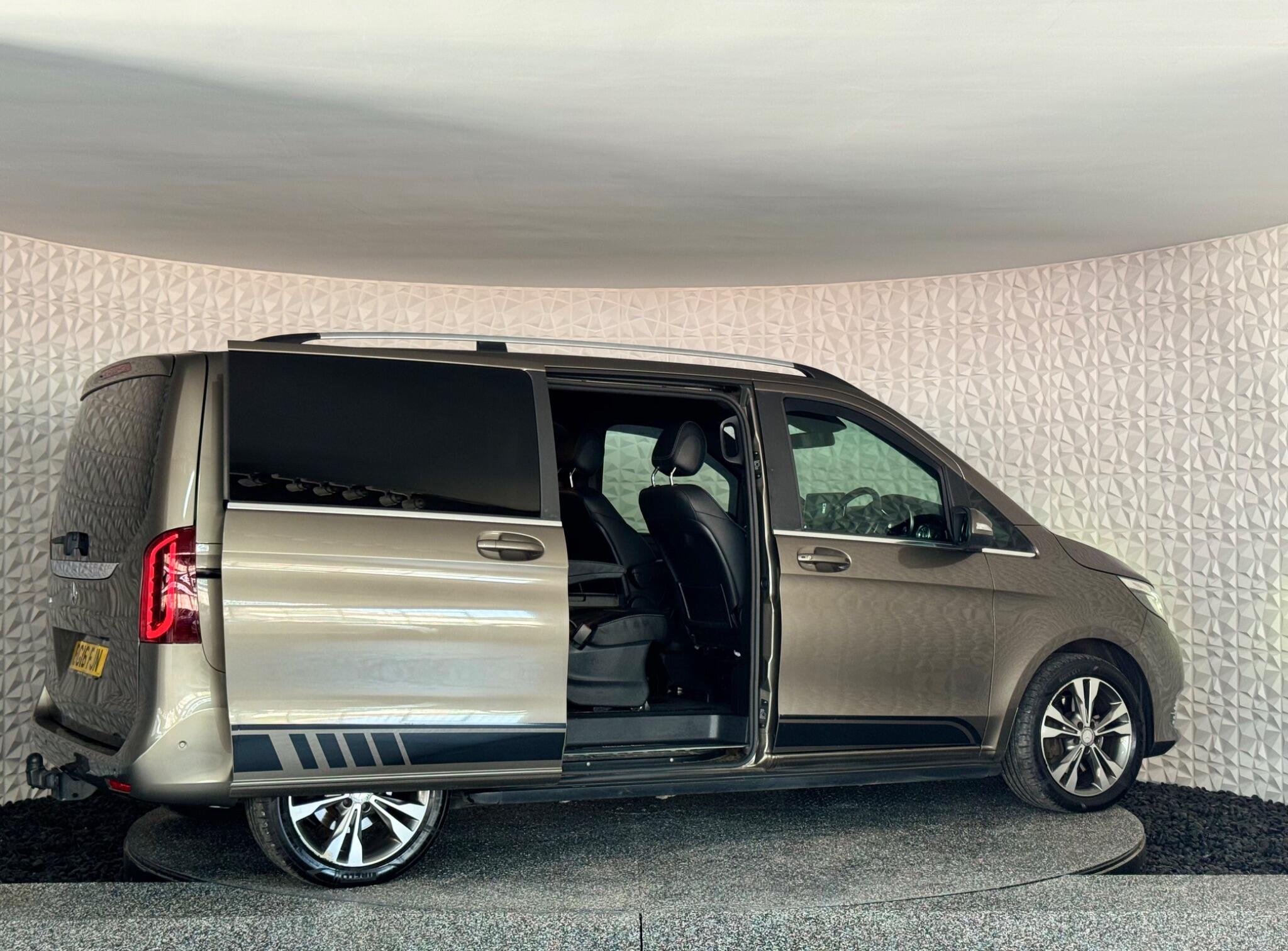 Mercedes-Benz V-Class view 12