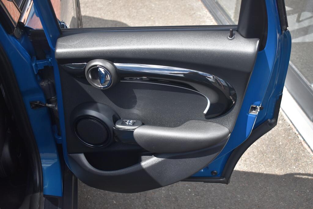 Mini Cooper view 36