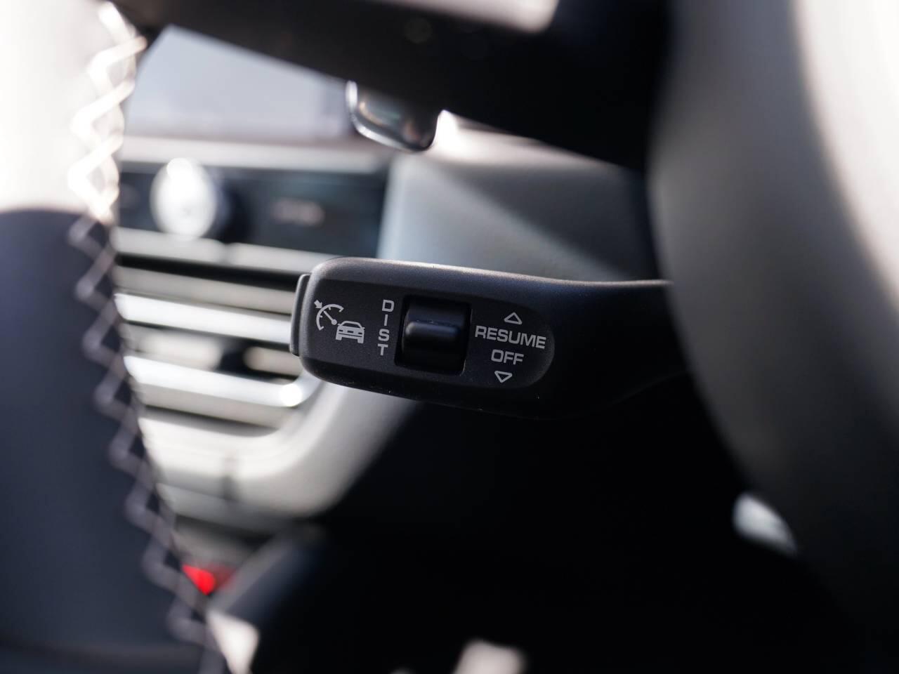 Porsche Macan view 38