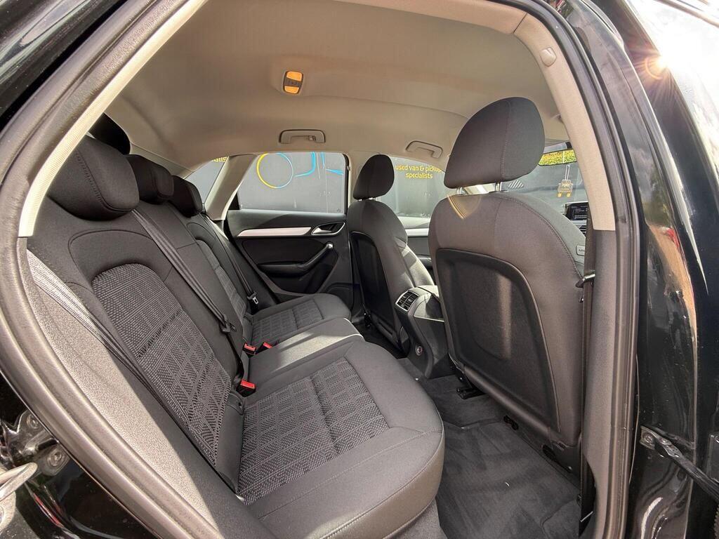 Audi Q3 view 17