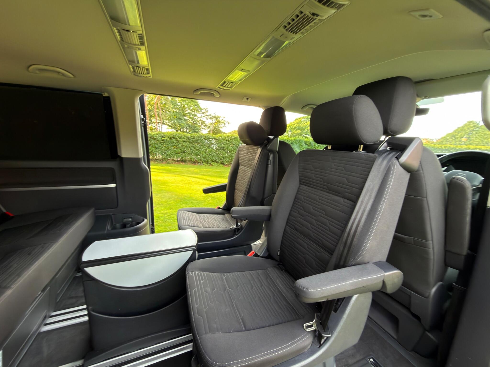 Volkswagen Caravelle view 3