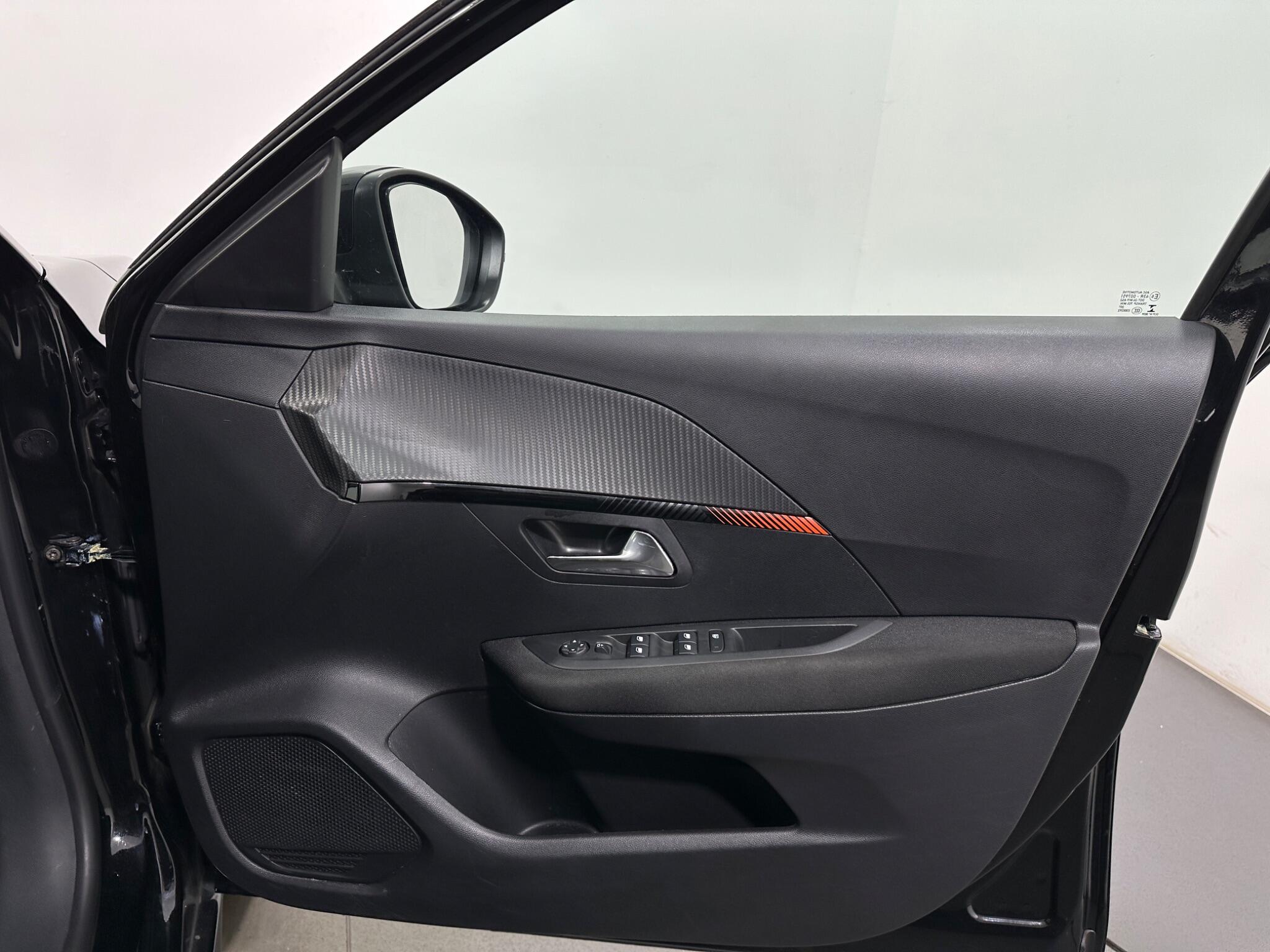 Peugeot 208 view 31