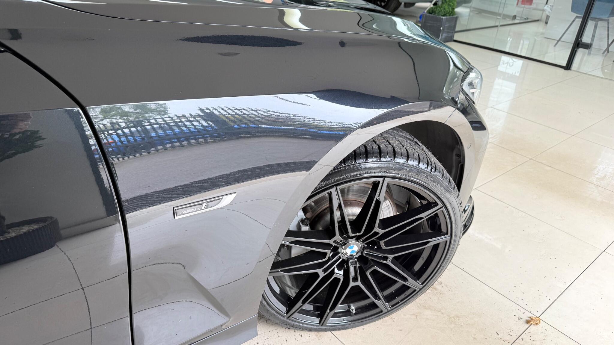 BMW 3 Series view 23