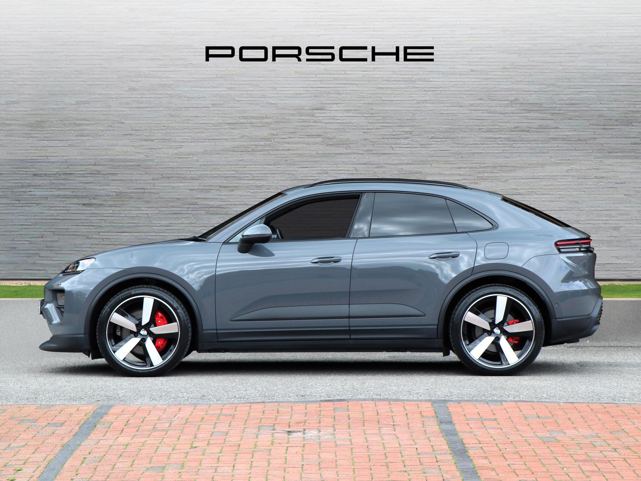 Porsche Macan view 6
