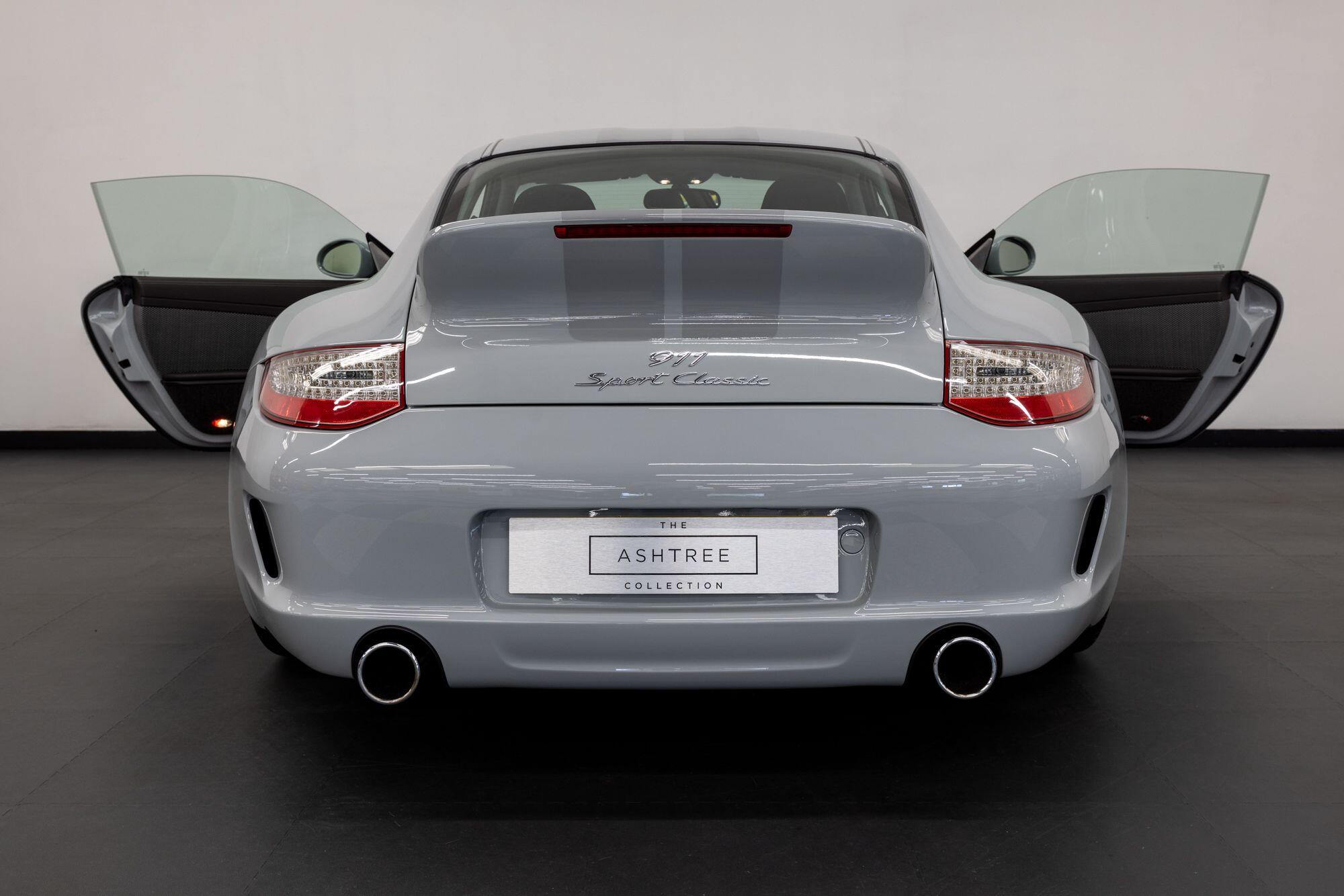 Porsche 911 view 13