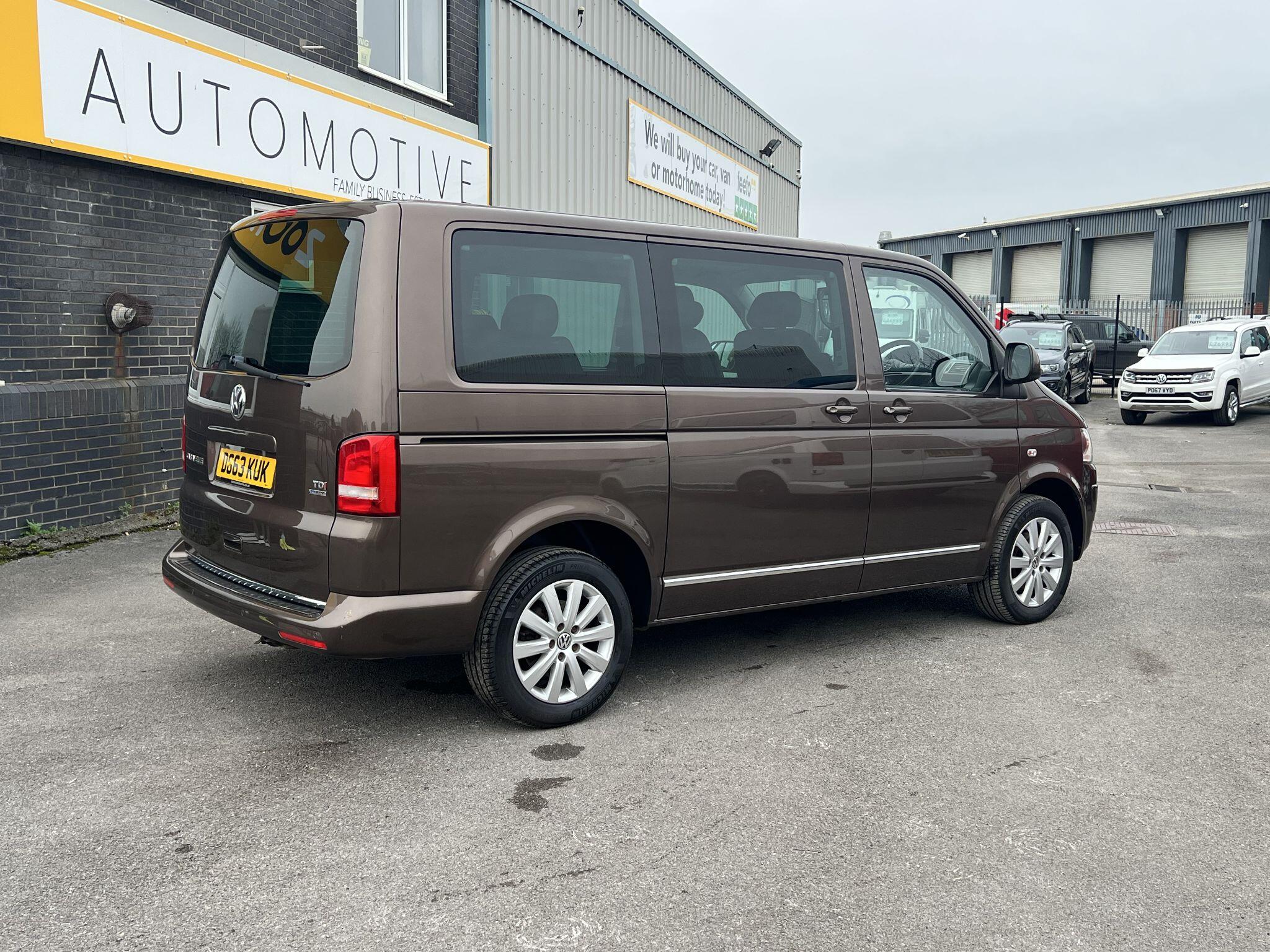 Volkswagen Caravelle view 7