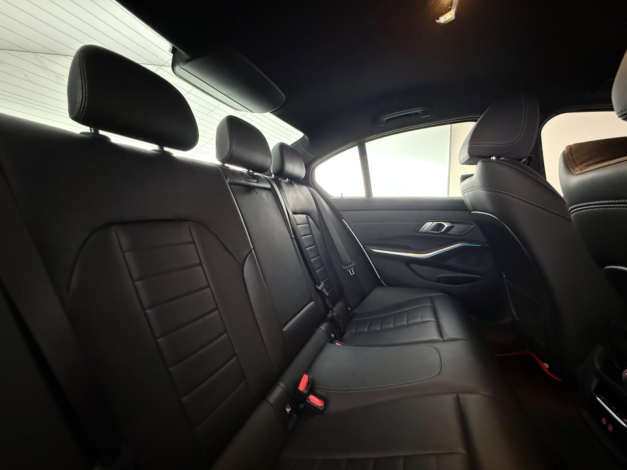 BMW 3 Series view 24