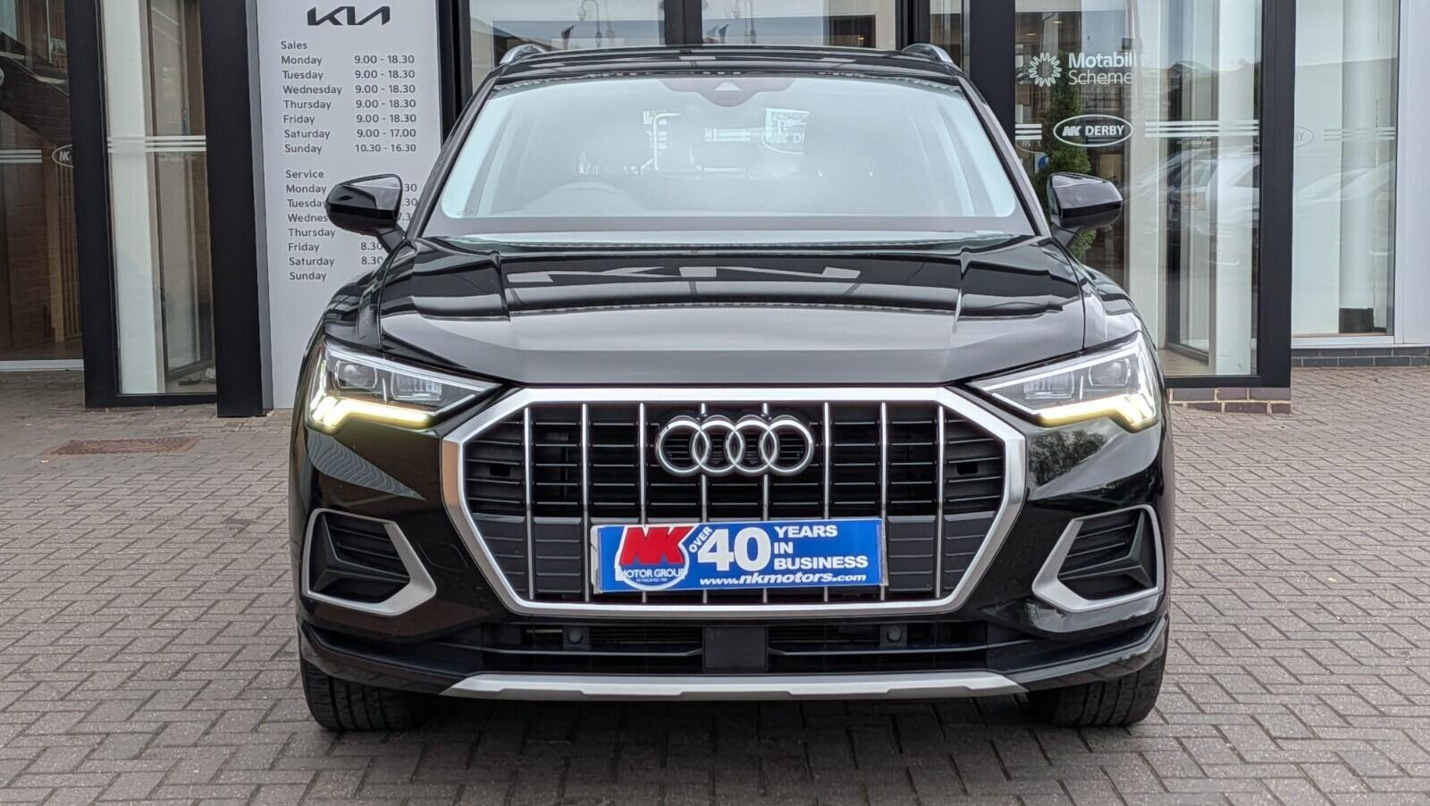 Audi Q3 view 3