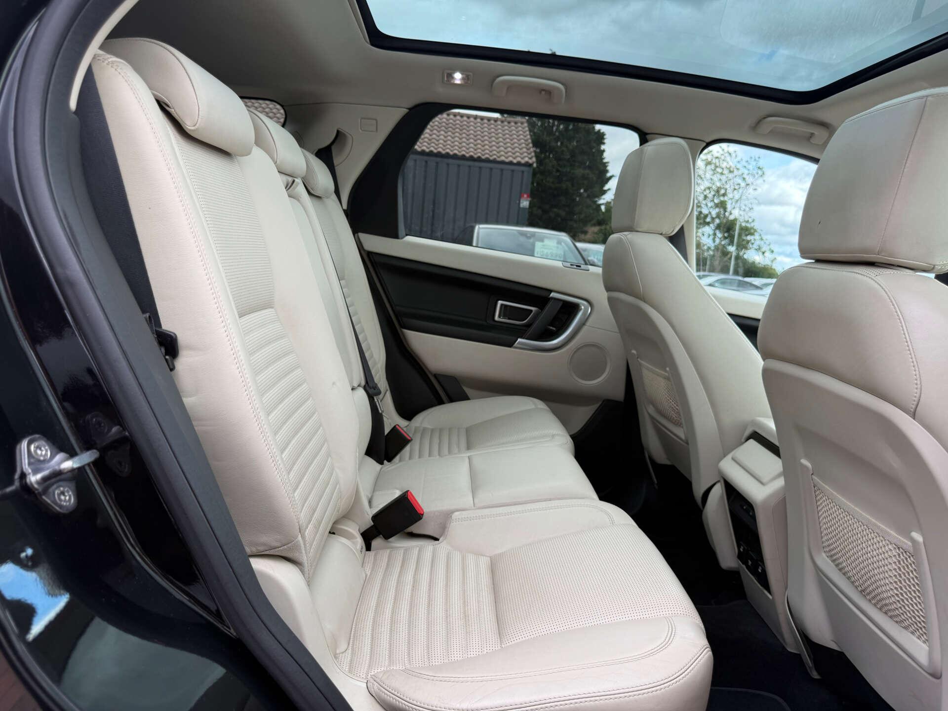 Land Rover Discovery Sport view 69