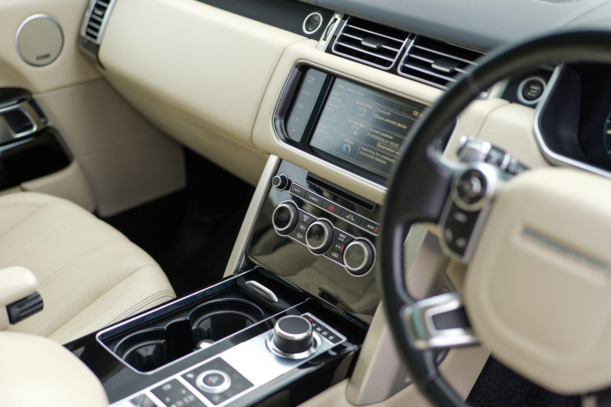 Land Rover Range Rover view 14