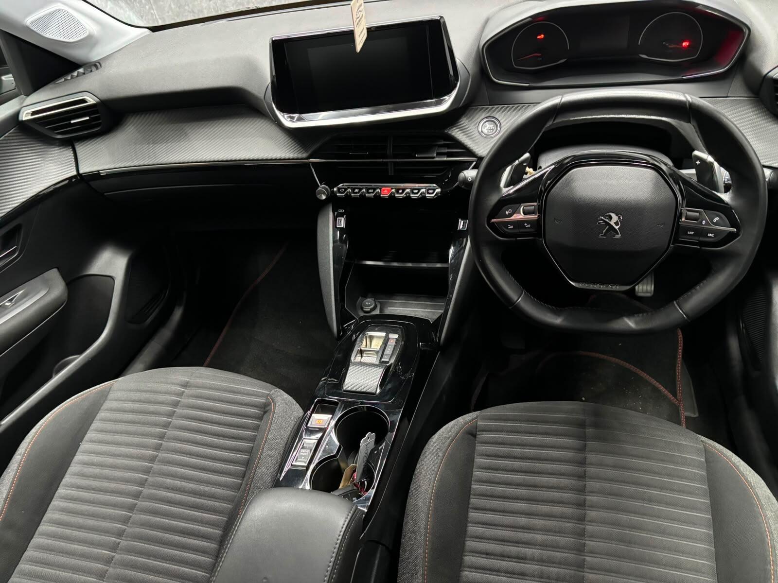 Peugeot 208 view 18