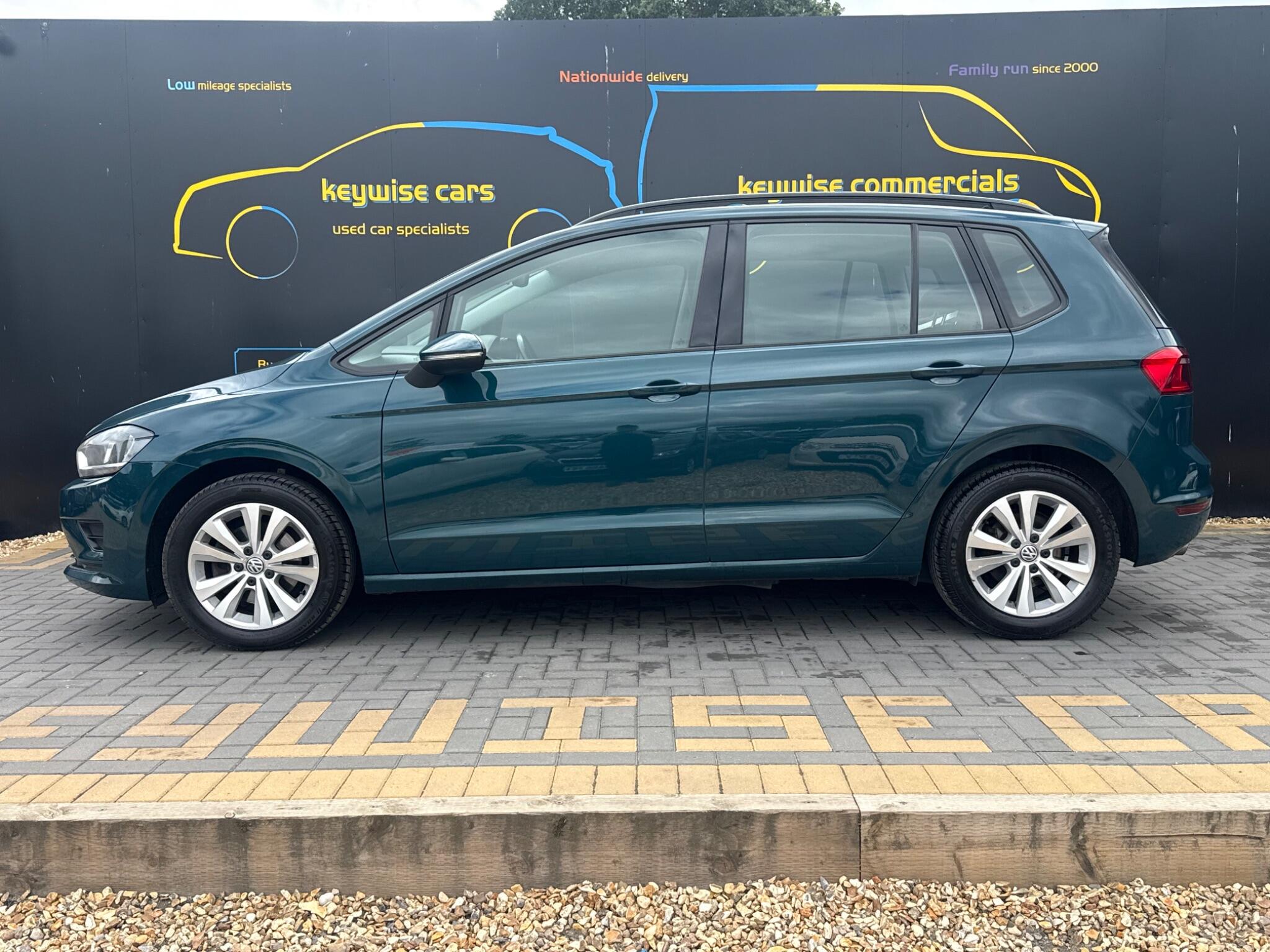 Volkswagen Golf Sportsvan view 2