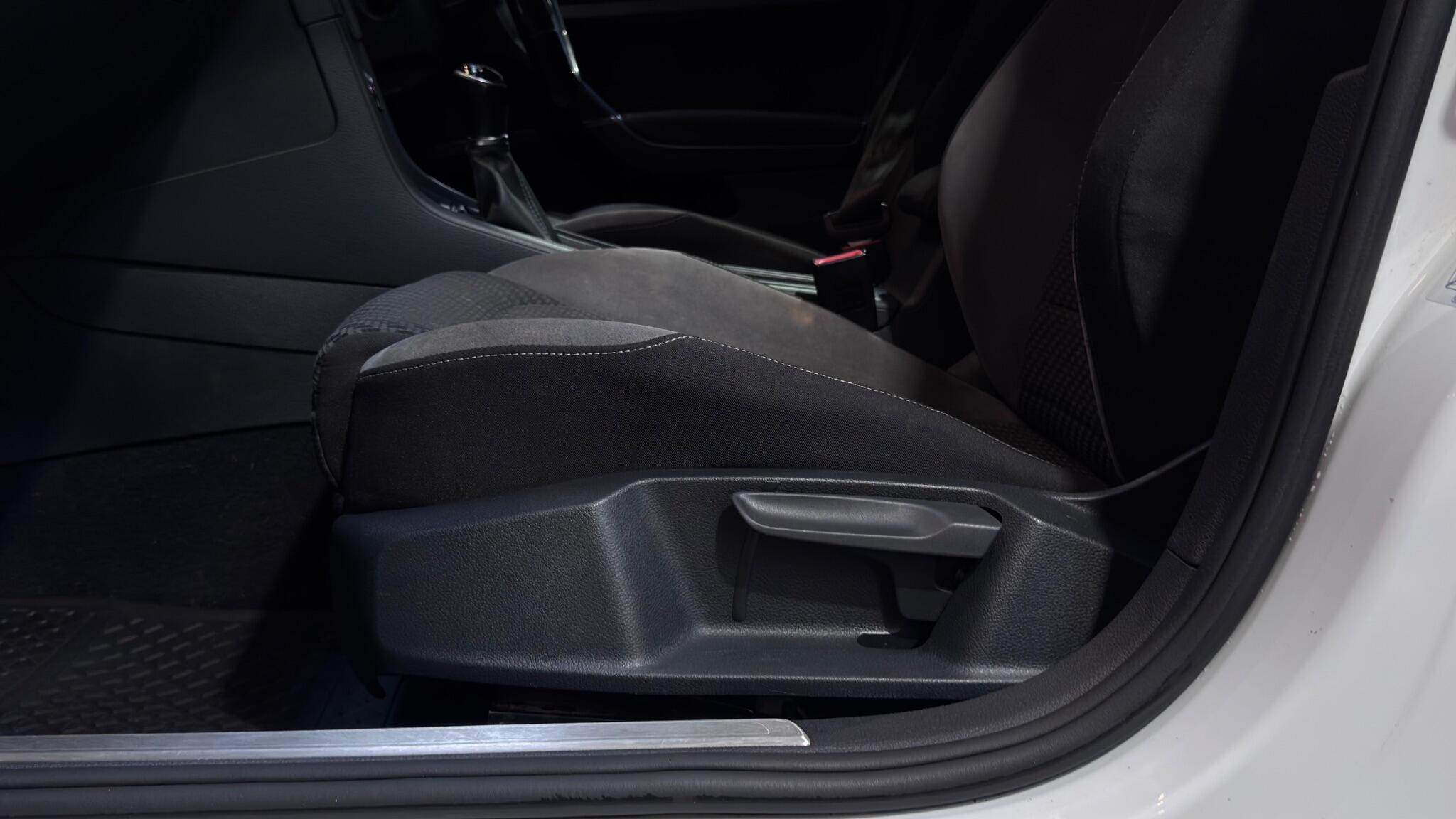Volkswagen Golf view 45
