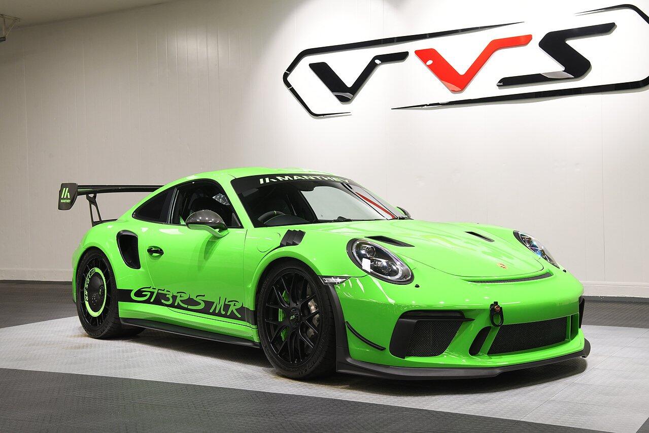 Porsche 911 view 40