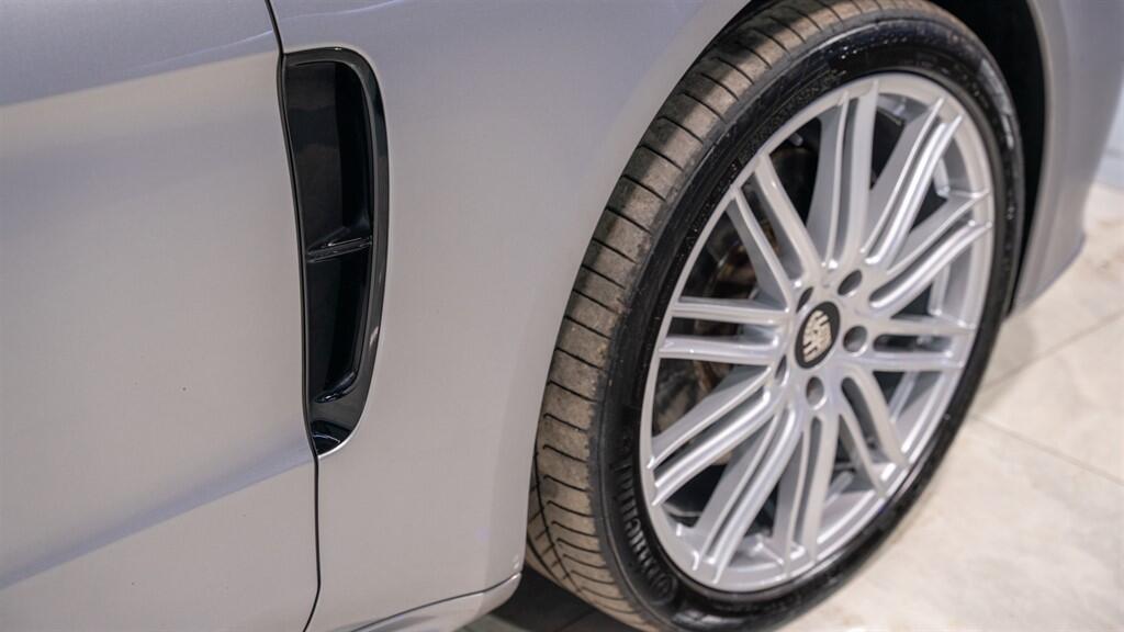 Porsche Panamera view 6