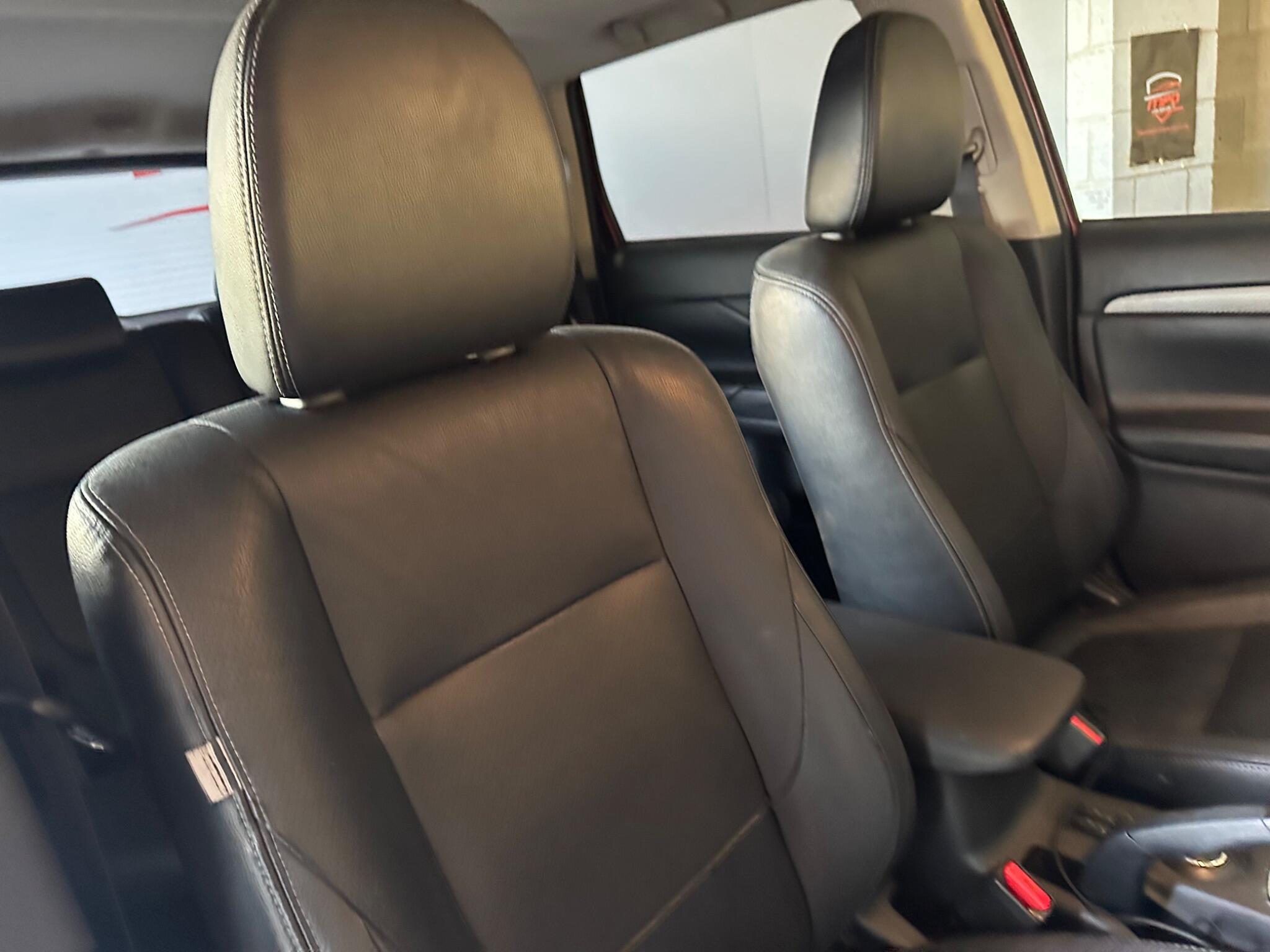 Mitsubishi Outlander view 15
