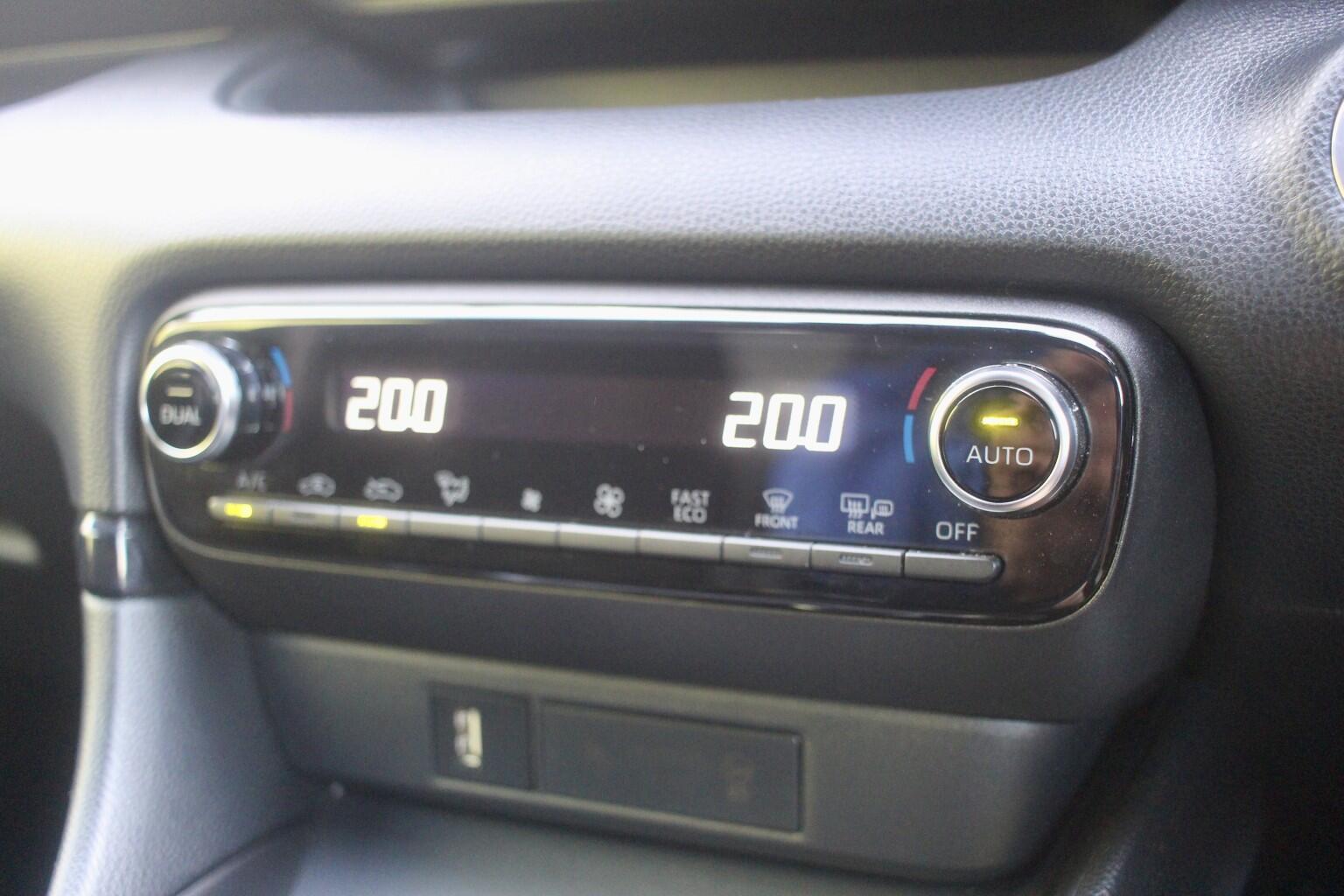 Toyota Yaris view 15