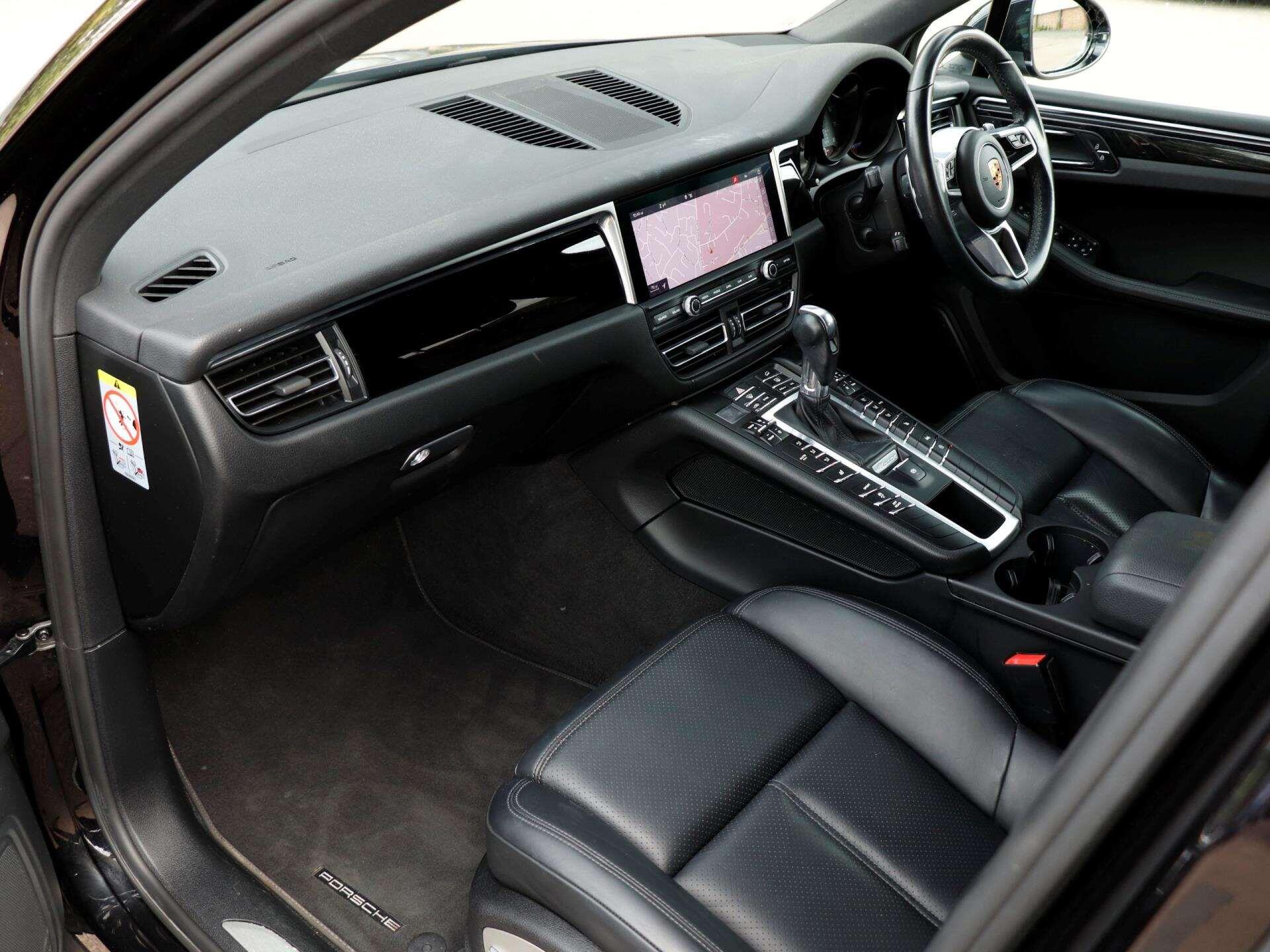 Porsche Macan view 9