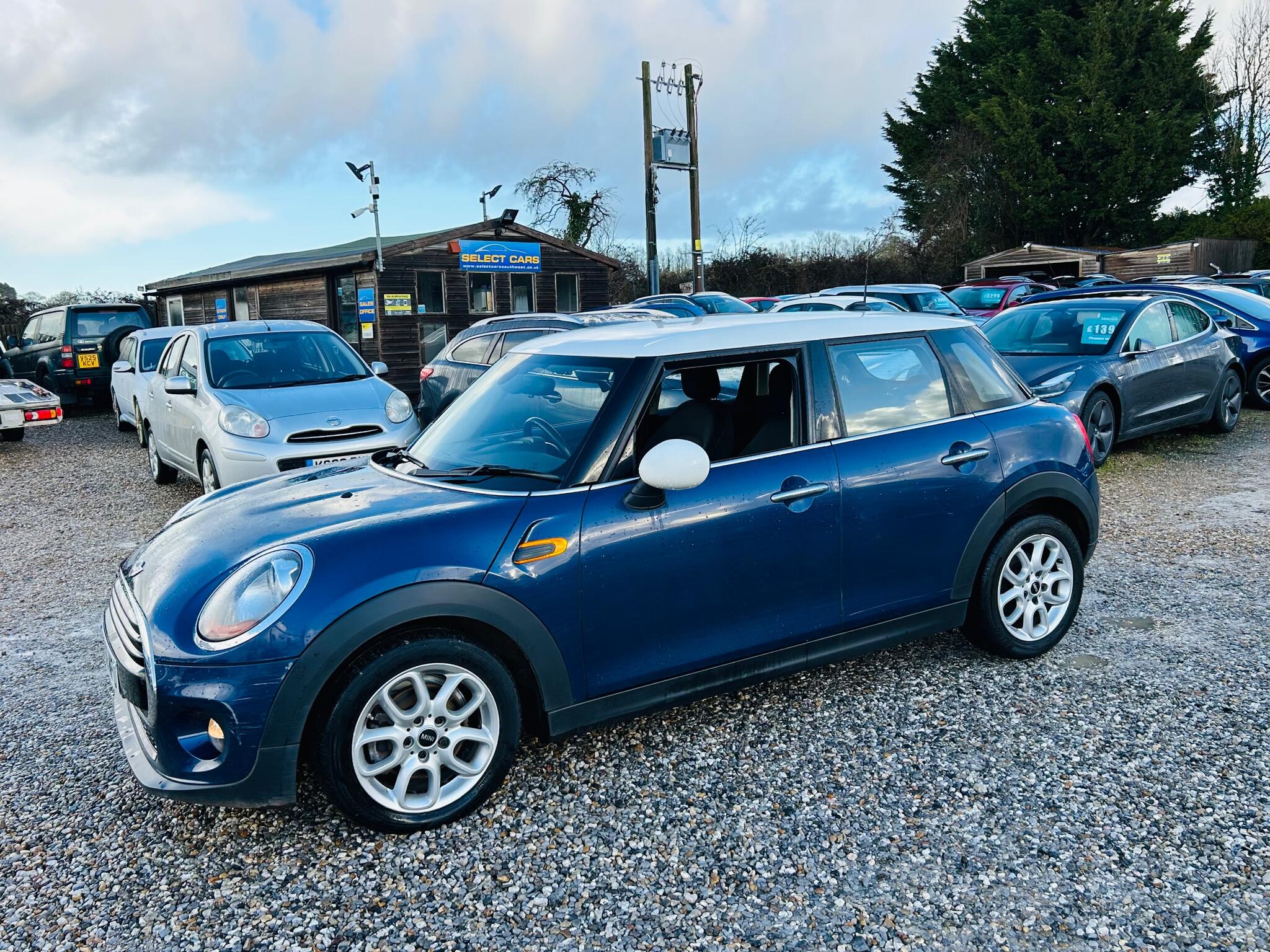 MINI Hatch view 5