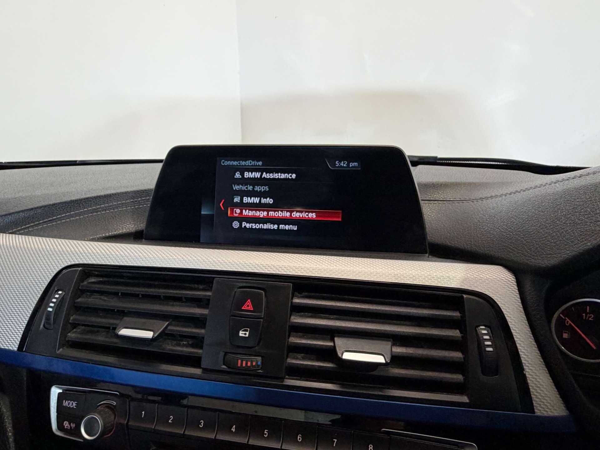 BMW 3 Series view 32