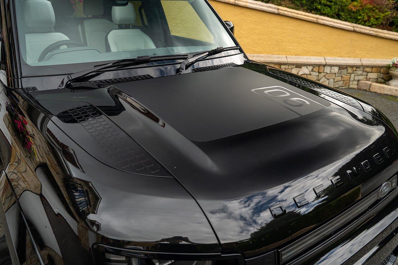 Land Rover Defender view 25