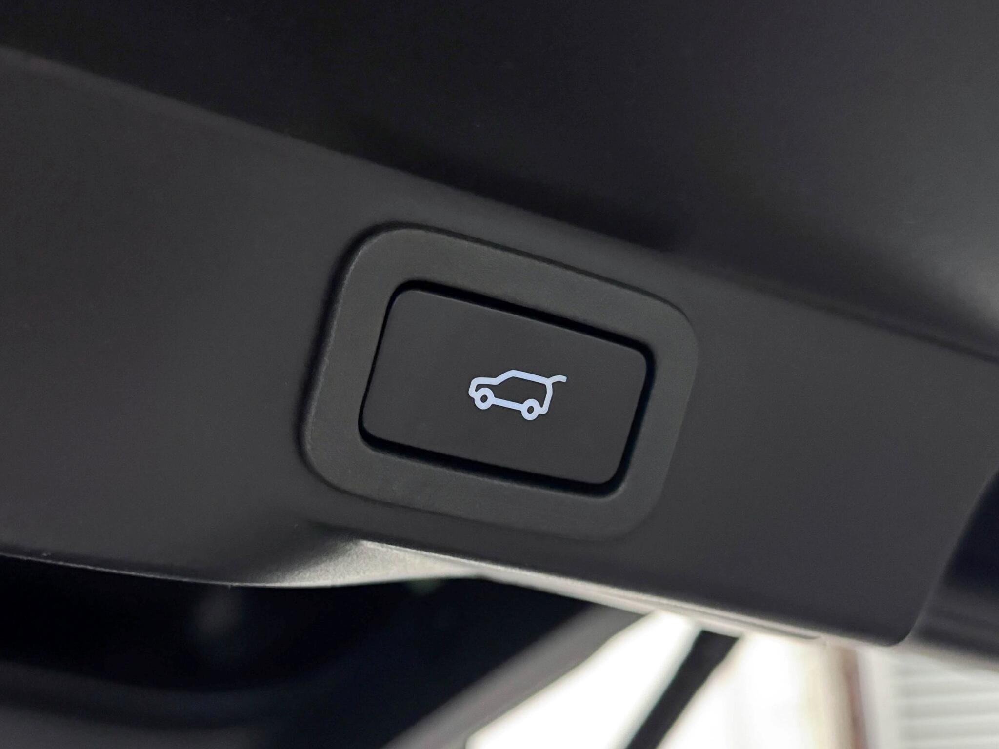 Land Rover Range Rover Sport view 9