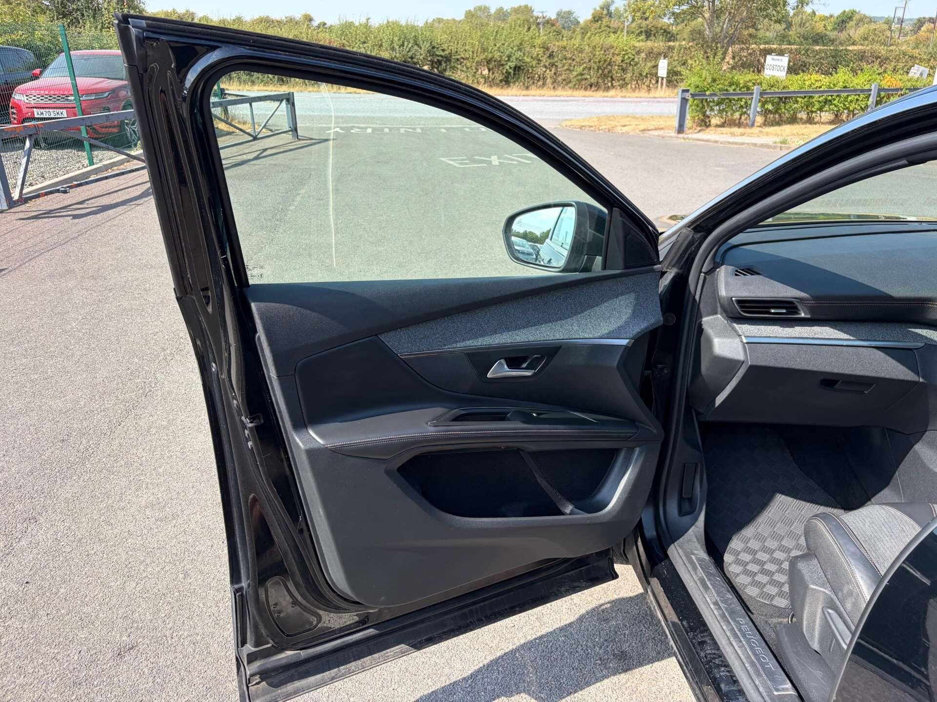 Peugeot 5008 view 14